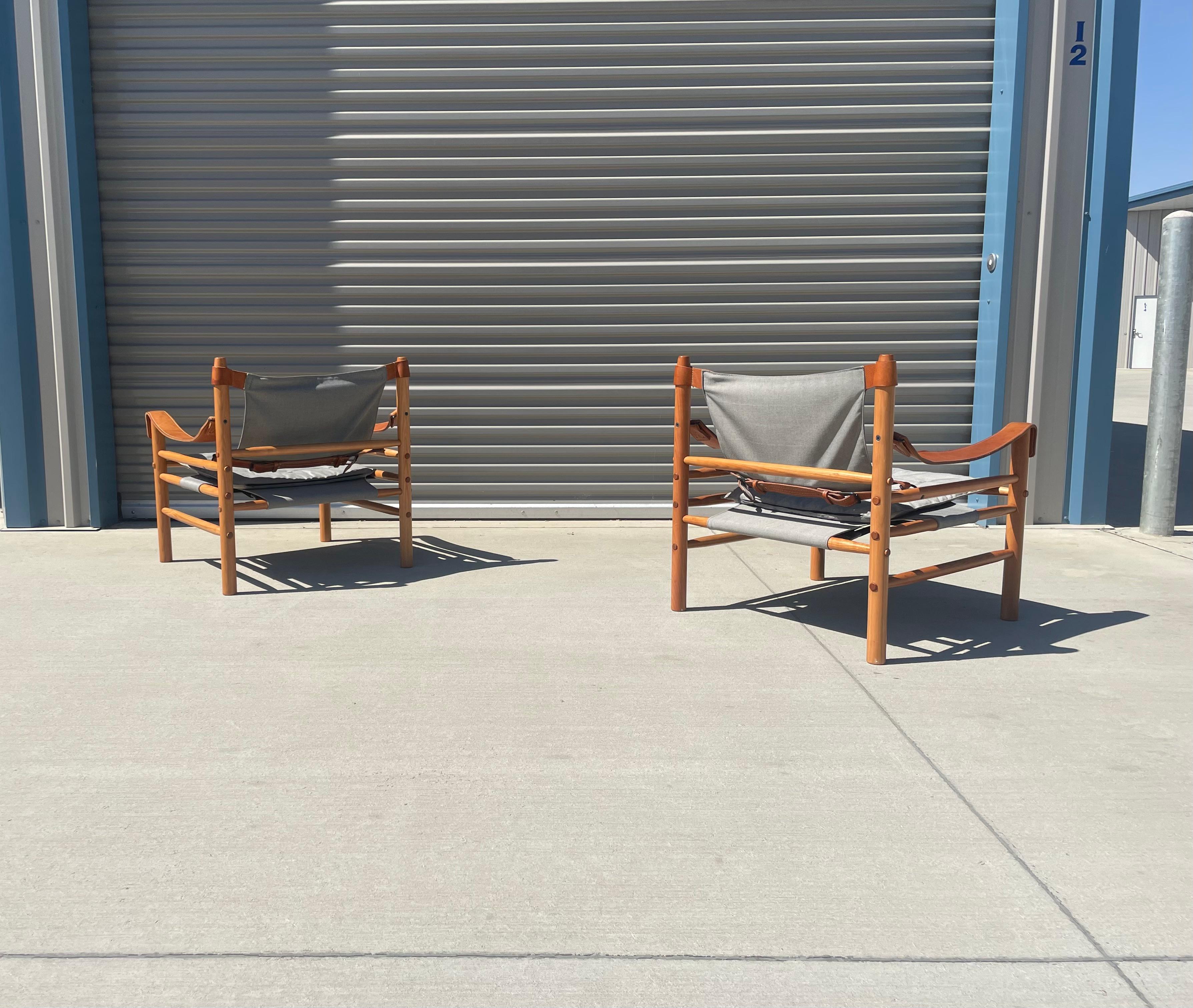Midcentury Sirocco Safari Chairs Styled After Arne Norell In Good Condition For Sale In North Hollywood, CA