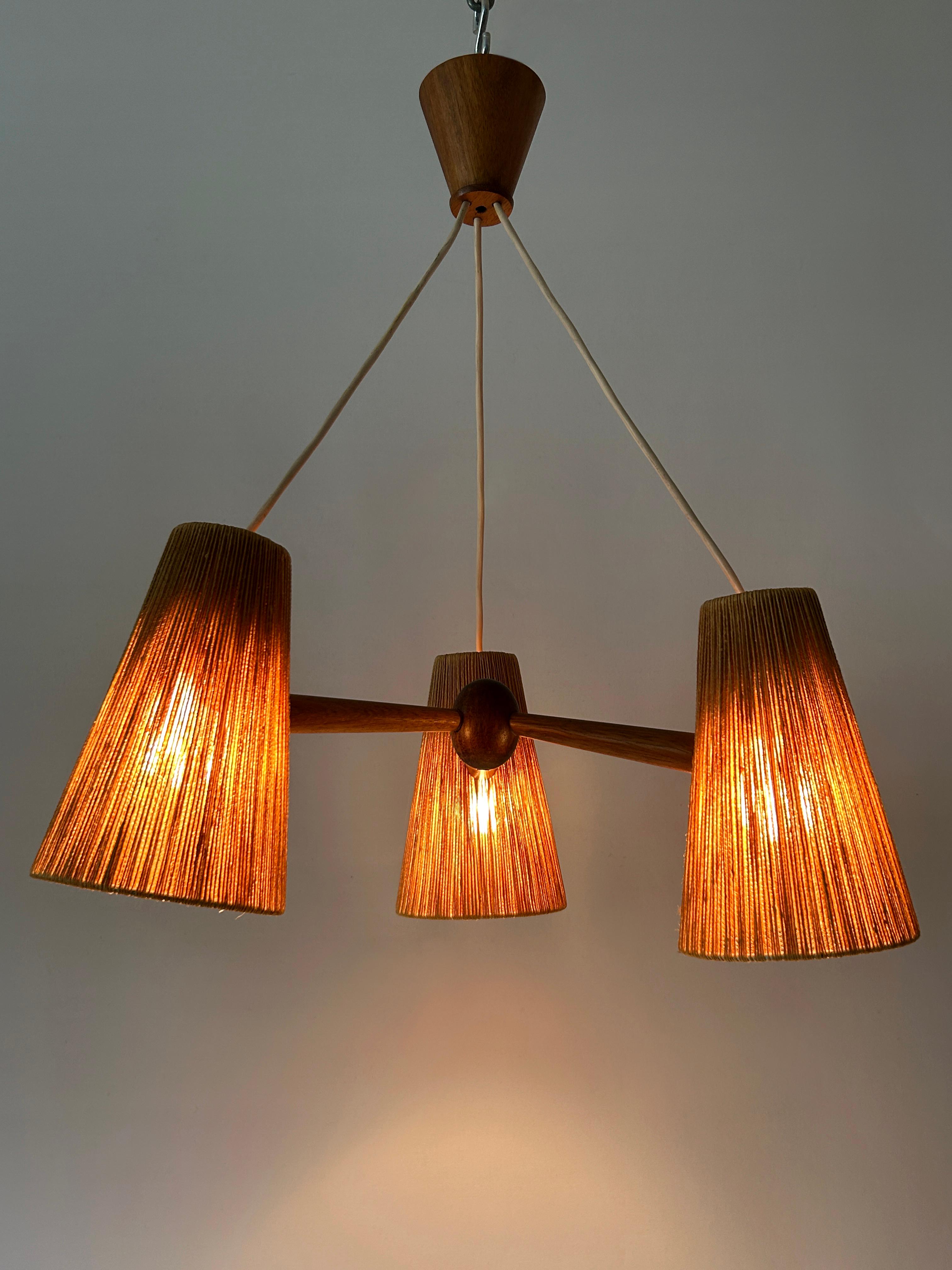 Lampe suspendue ou lustre en sisal et teck du milieu du siècle par Temde Switzerland 1960s en vente 3