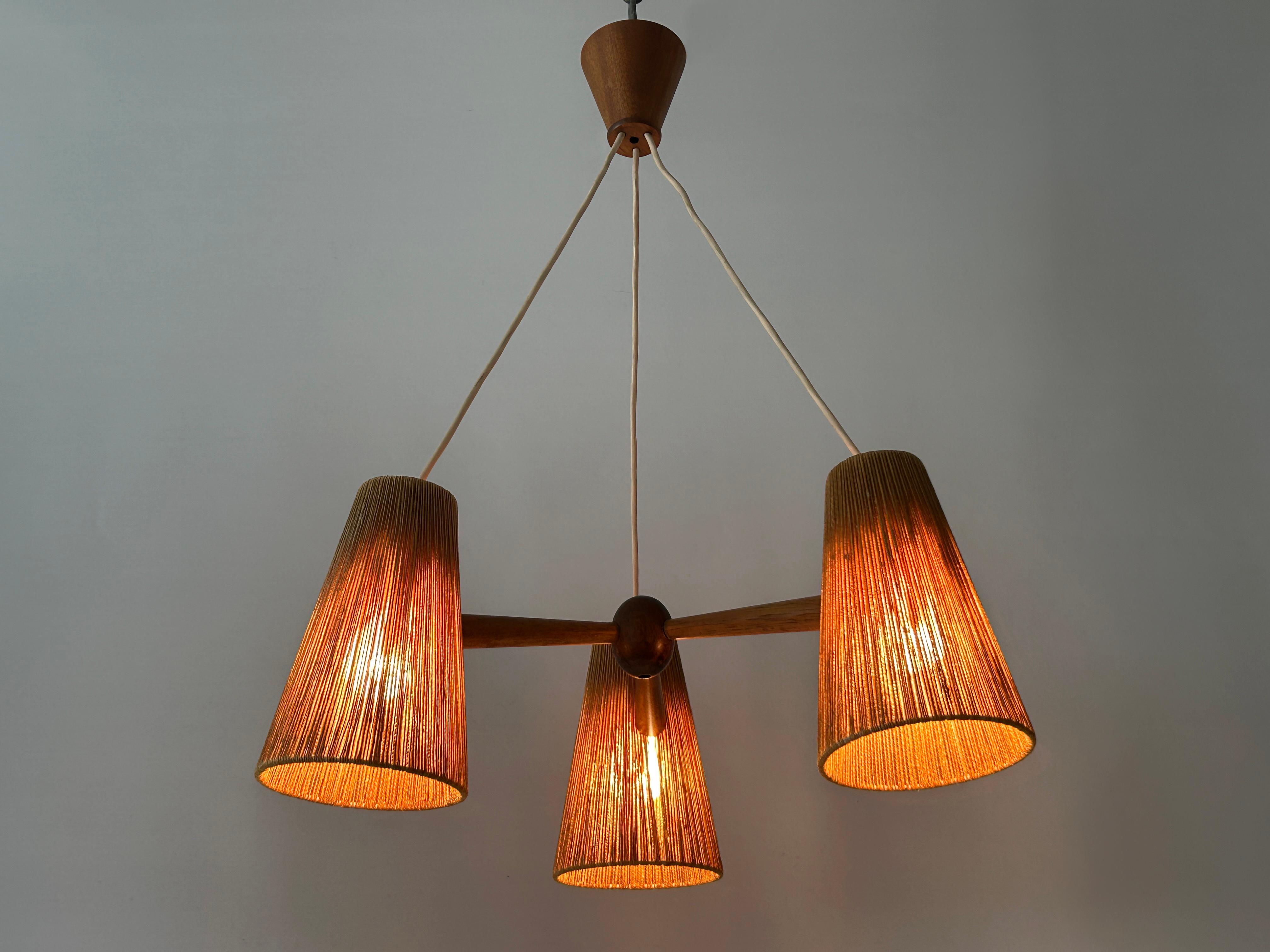Milieu du XXe siècle Lampe suspendue ou lustre en sisal et teck du milieu du siècle par Temde Switzerland 1960s en vente