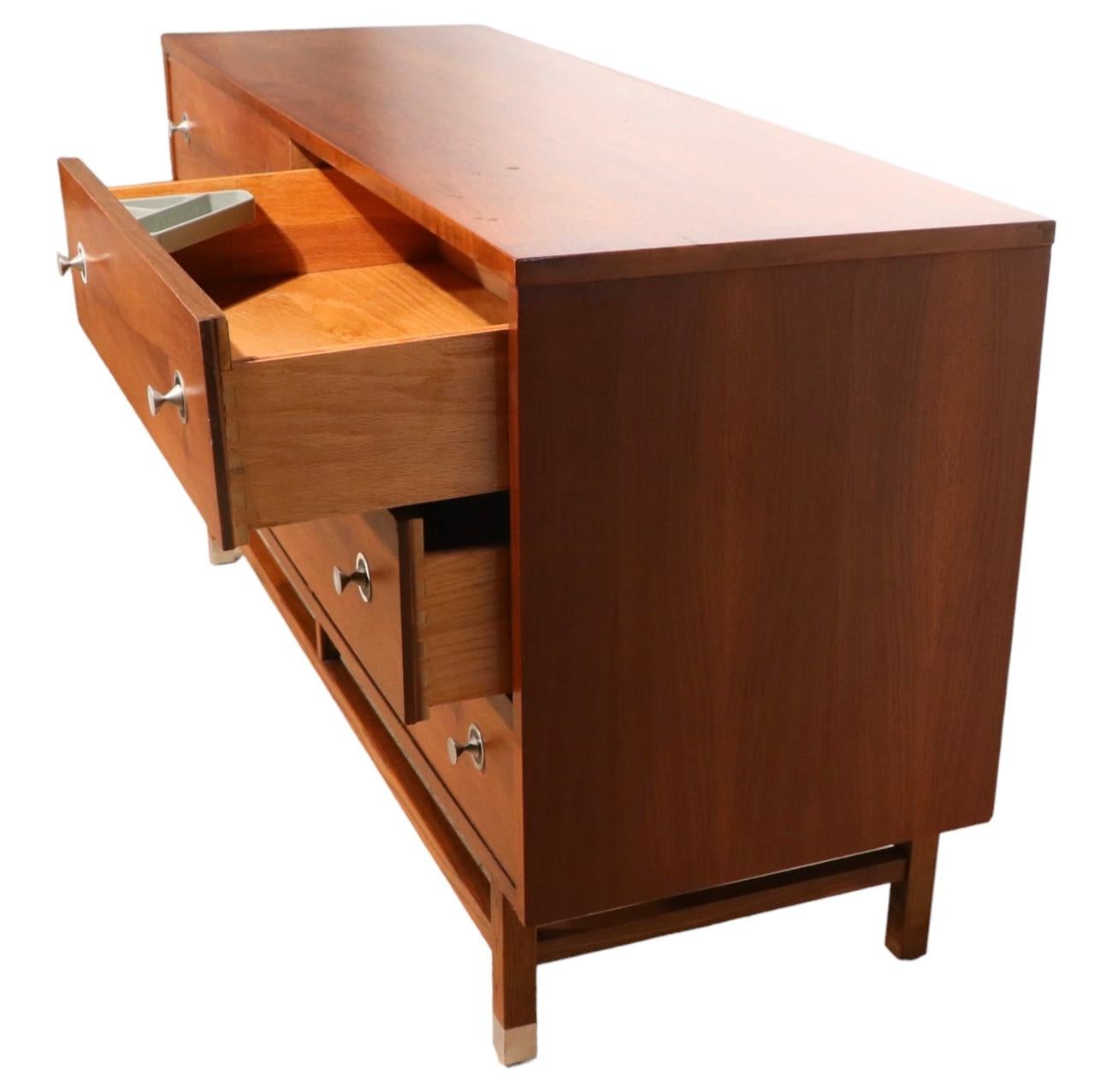 Commode à six tiroirs du milieu du siècle par Distinctive Furniture By Stanley 1950/1960's en vente 4