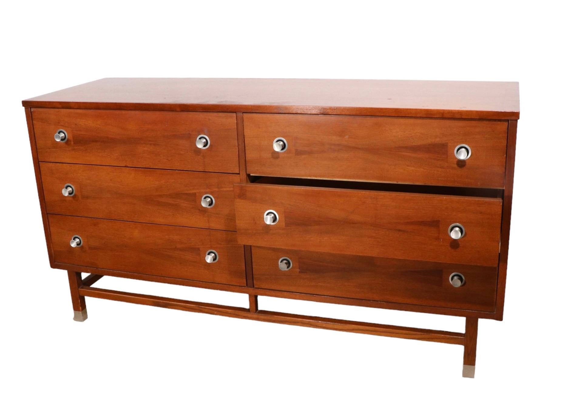 Commode à six tiroirs du milieu du siècle par Distinctive Furniture By Stanley 1950/1960's en vente 5