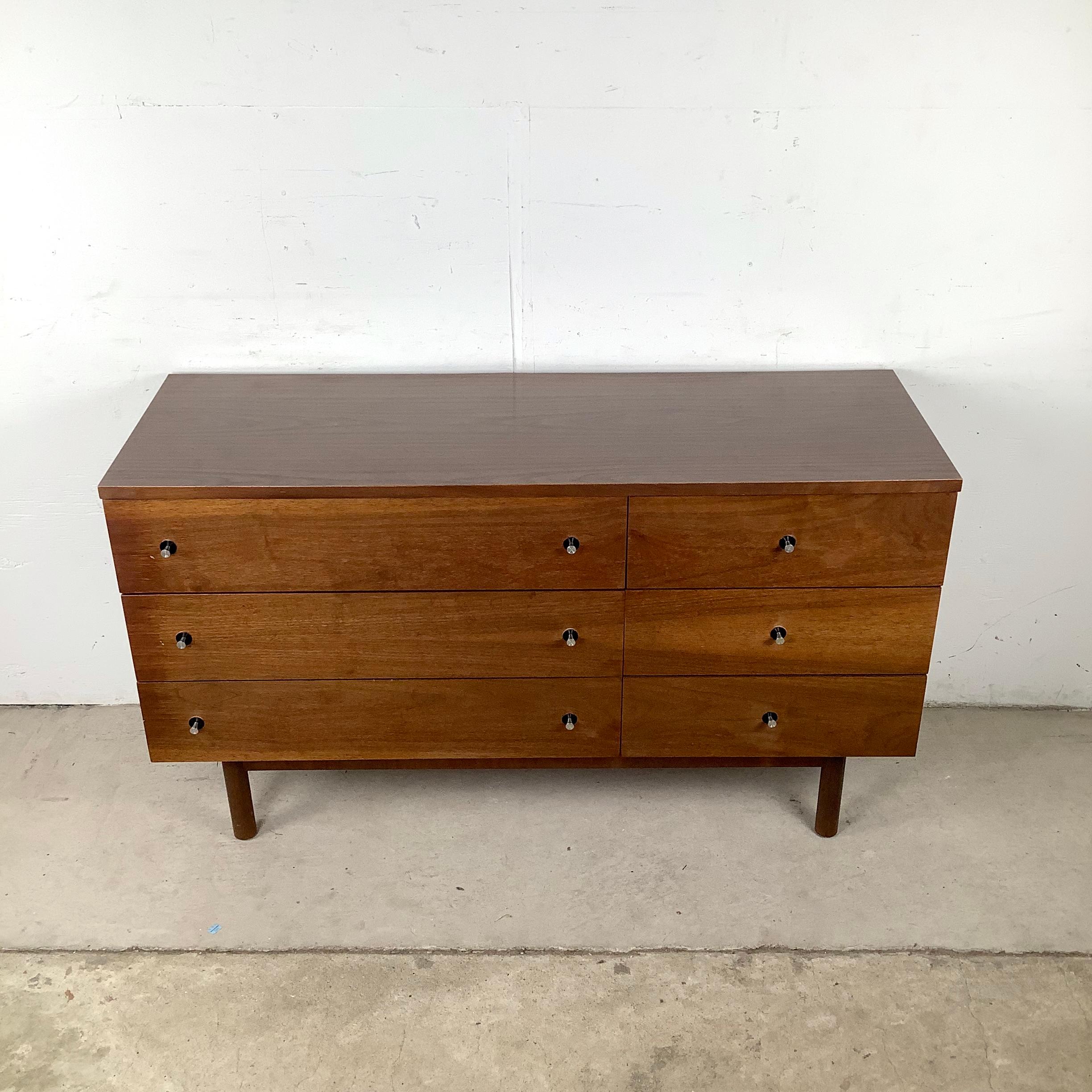 Cómoda de seis cajones de mediados de siglo by Stanley Furniture en venta 9