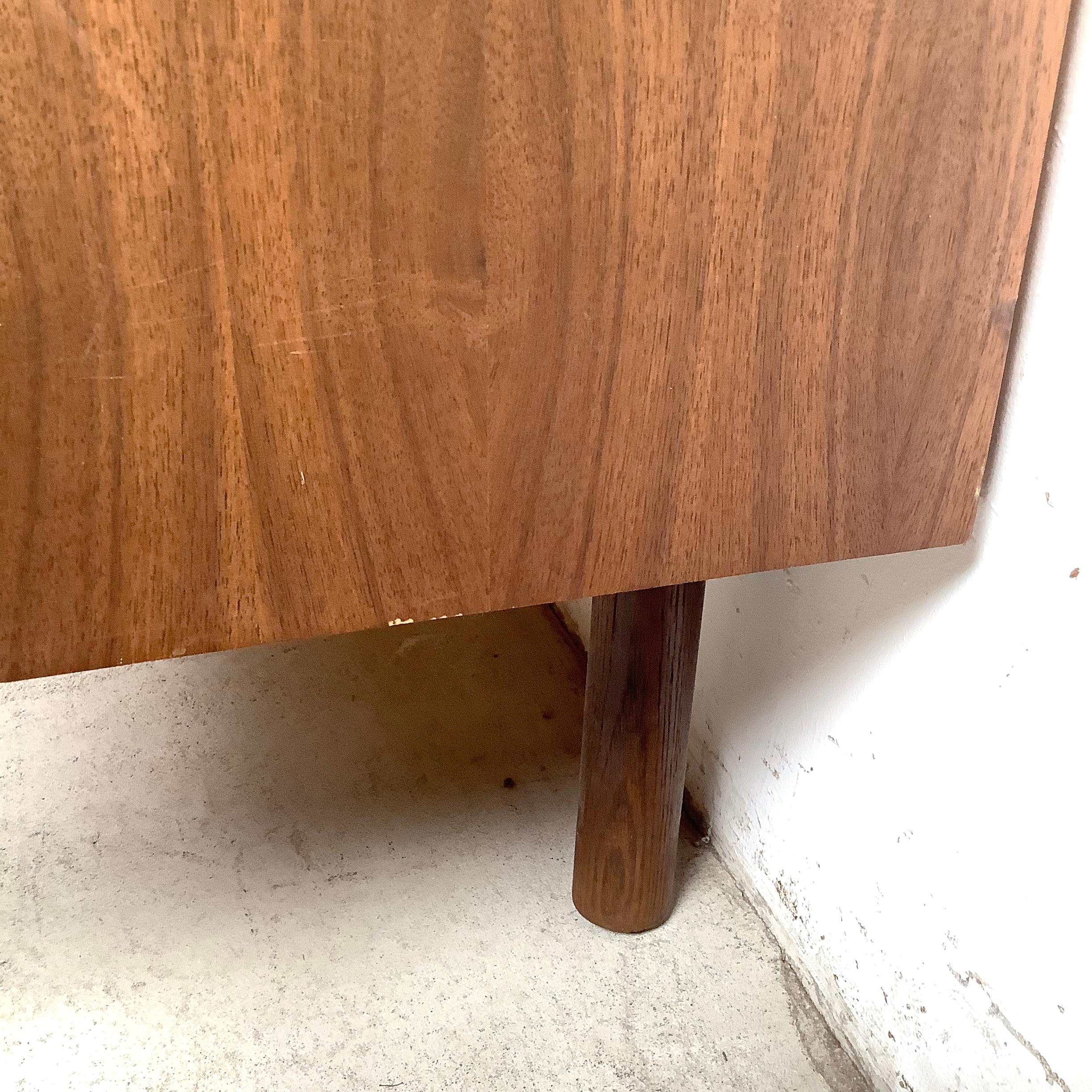 Cómoda de seis cajones de mediados de siglo by Stanley Furniture Madera en venta