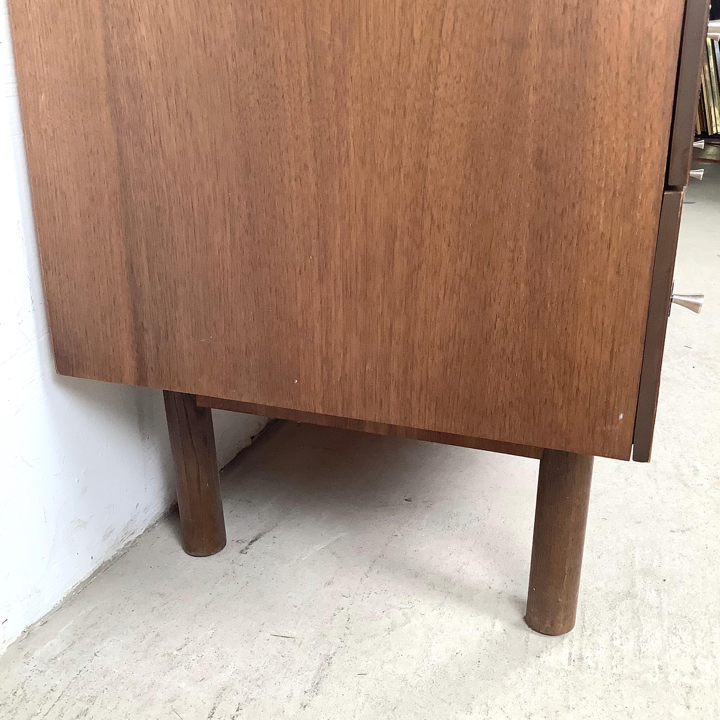 Cómoda de seis cajones de mediados de siglo by Stanley Furniture en venta 1