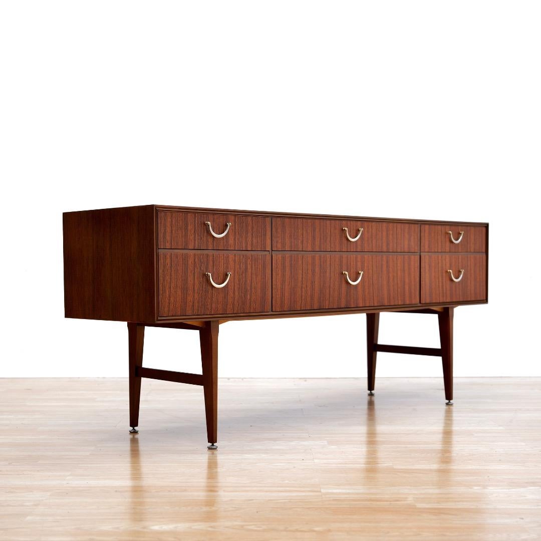 Britannique Commode console à six tiroirs du milieu du siècle par Meredew of Letchworth en vente
