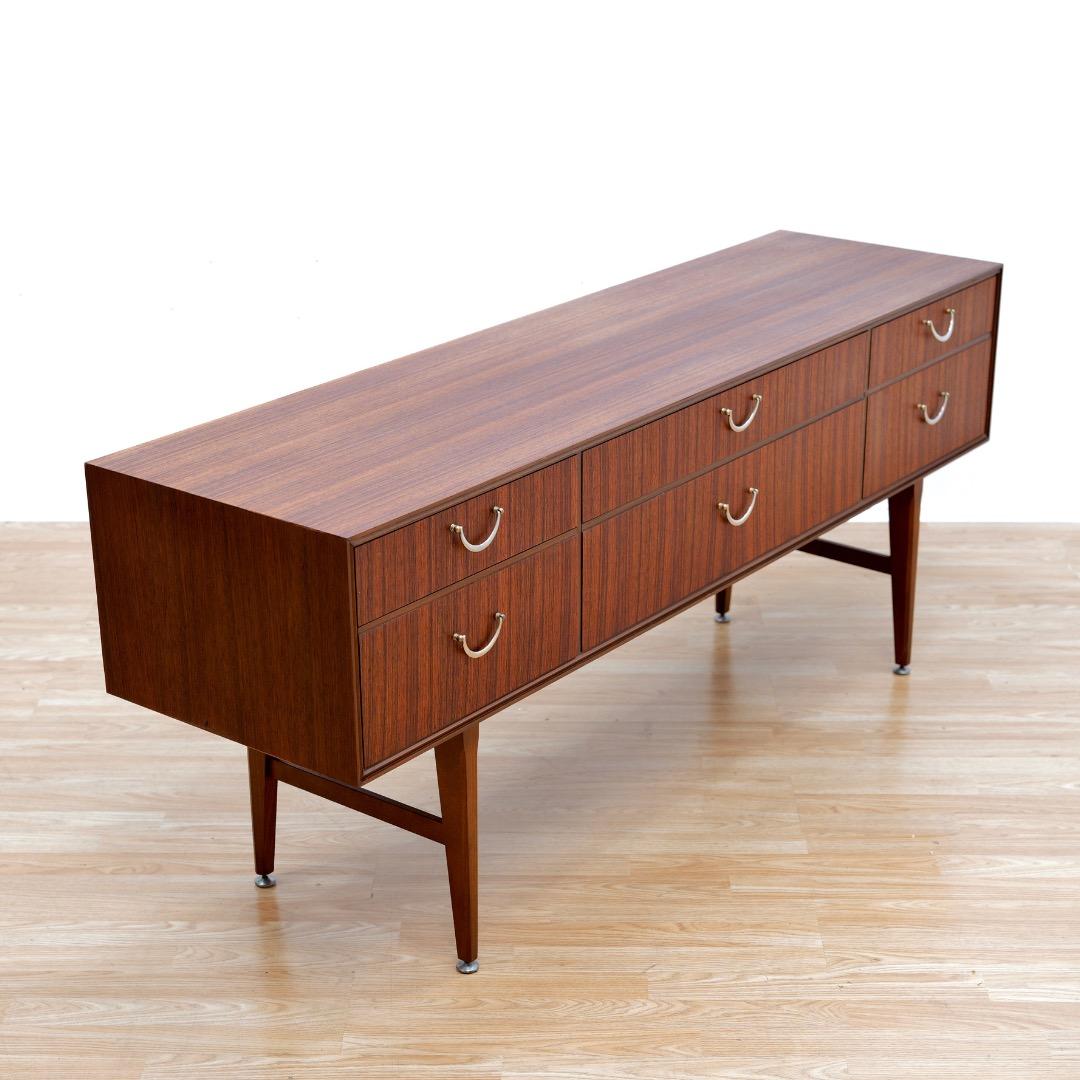 Commode console à six tiroirs du milieu du siècle par Meredew of Letchworth Bon état - En vente à Los Angeles, CA