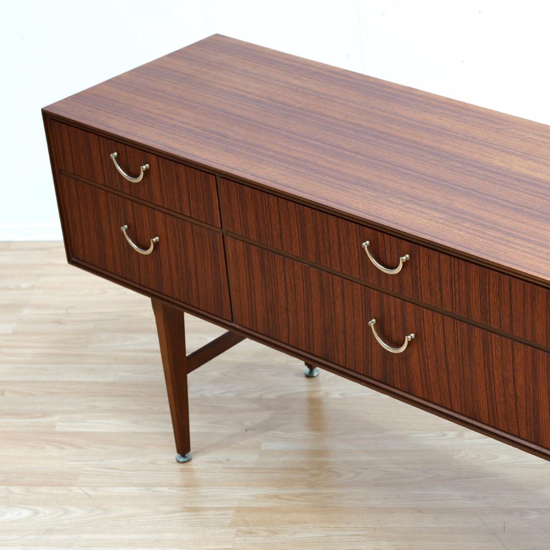 Bois Commode console à six tiroirs du milieu du siècle par Meredew of Letchworth en vente