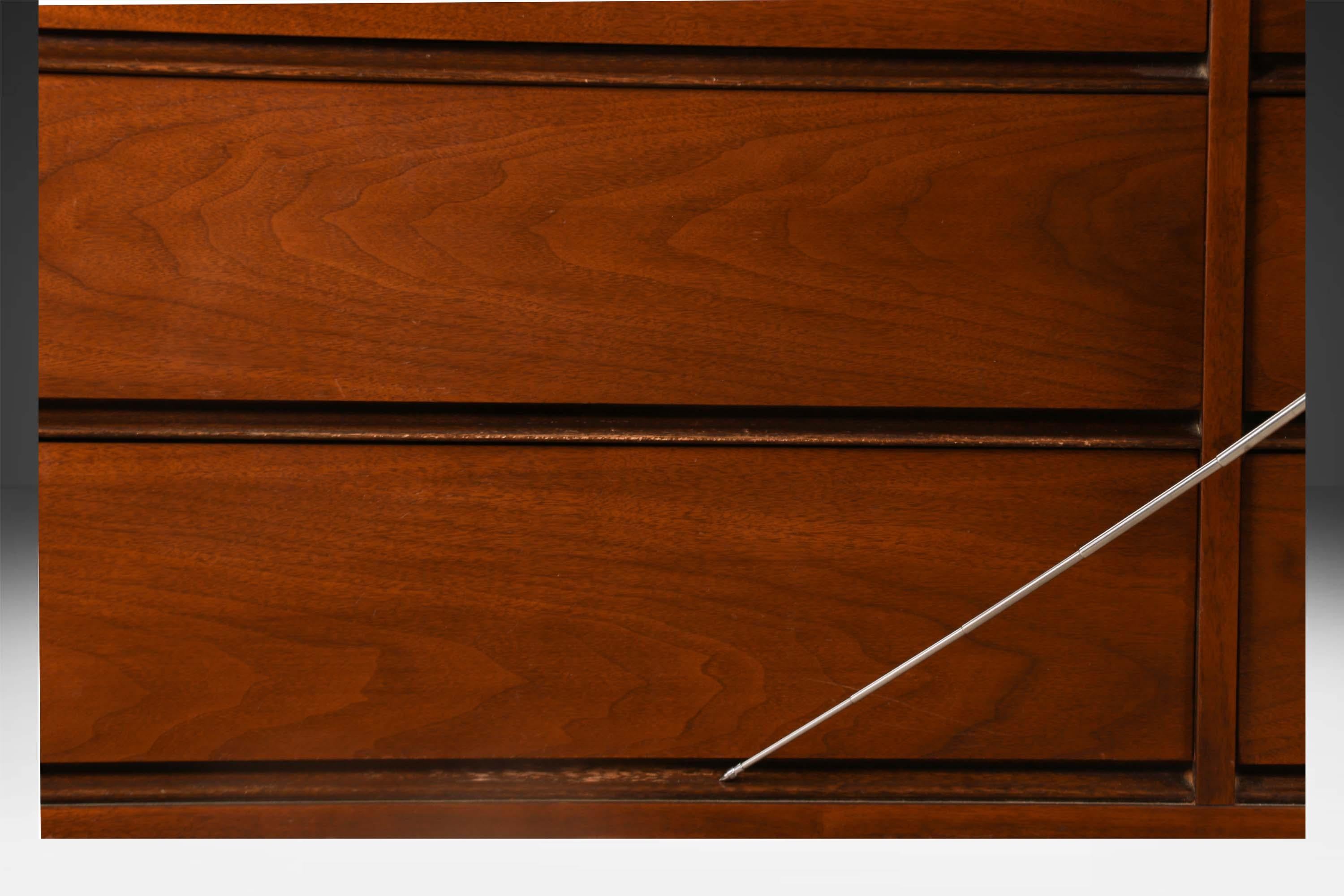 Mid-Century Six Drawer Modern Dresser en venta 3