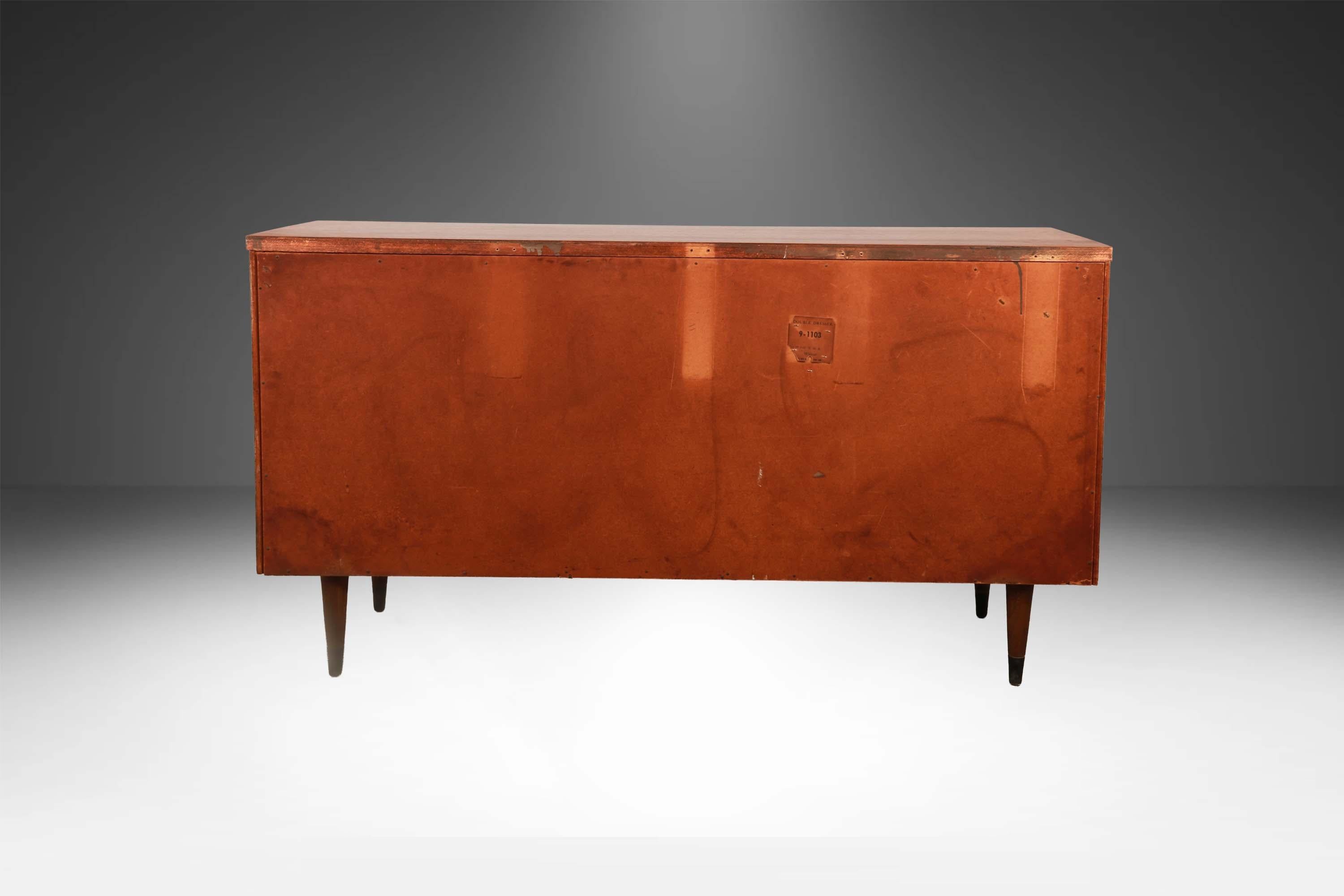 Mid-Century Six Drawer Modern Dresser en venta 5