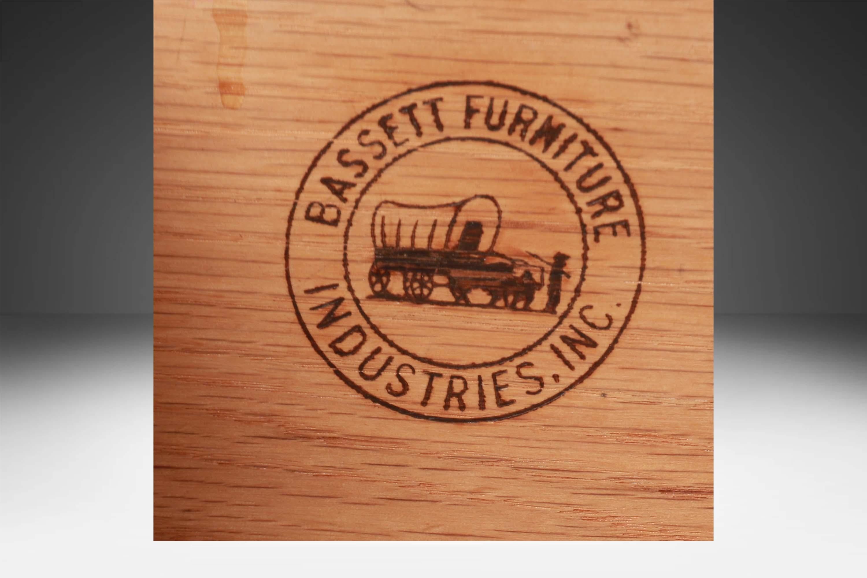 Mid-Century Six Drawer Modern Dresser mediados del siglo XX en venta