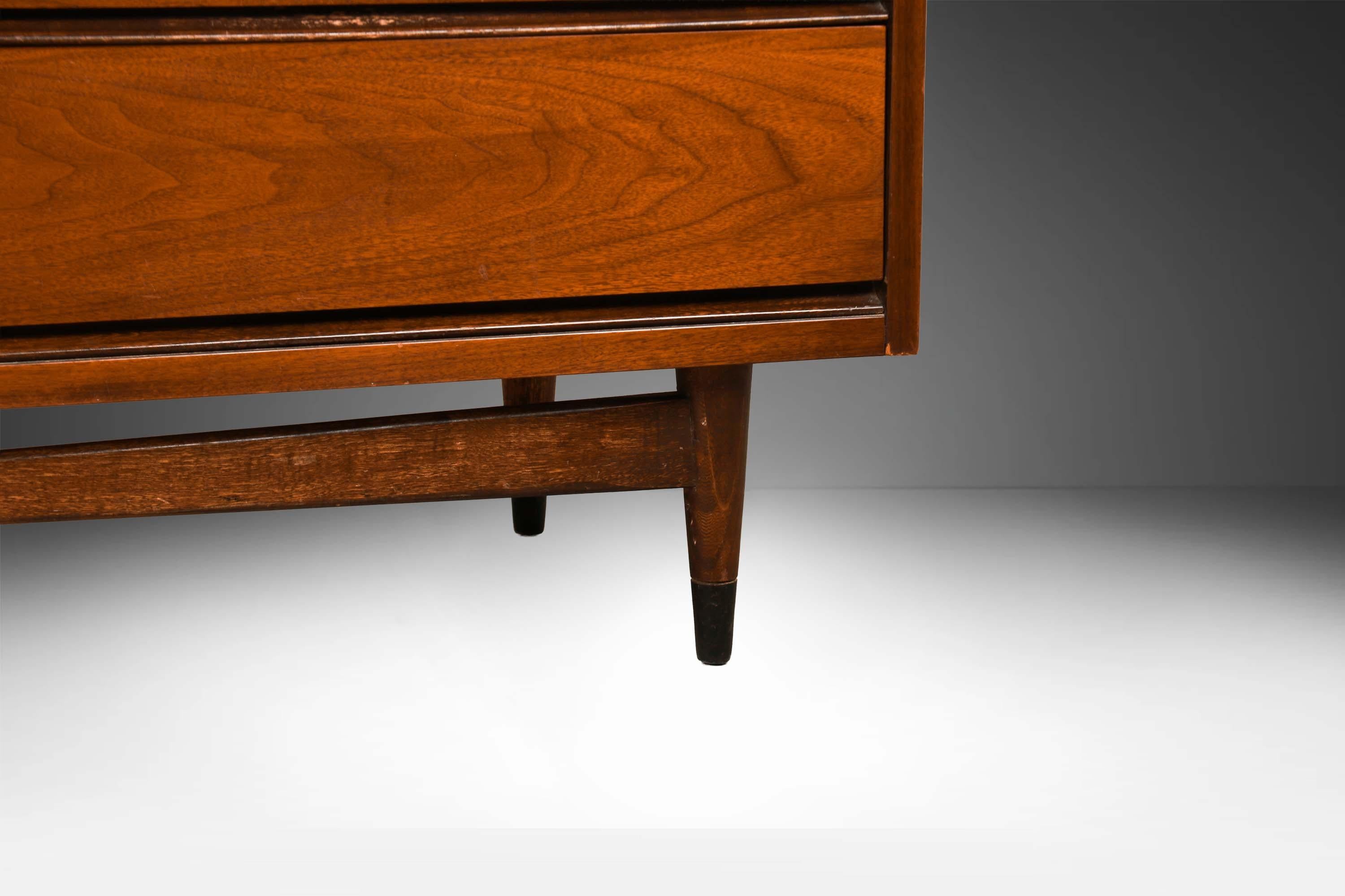 Mid-Century Six Drawer Modern Dresser en venta 2