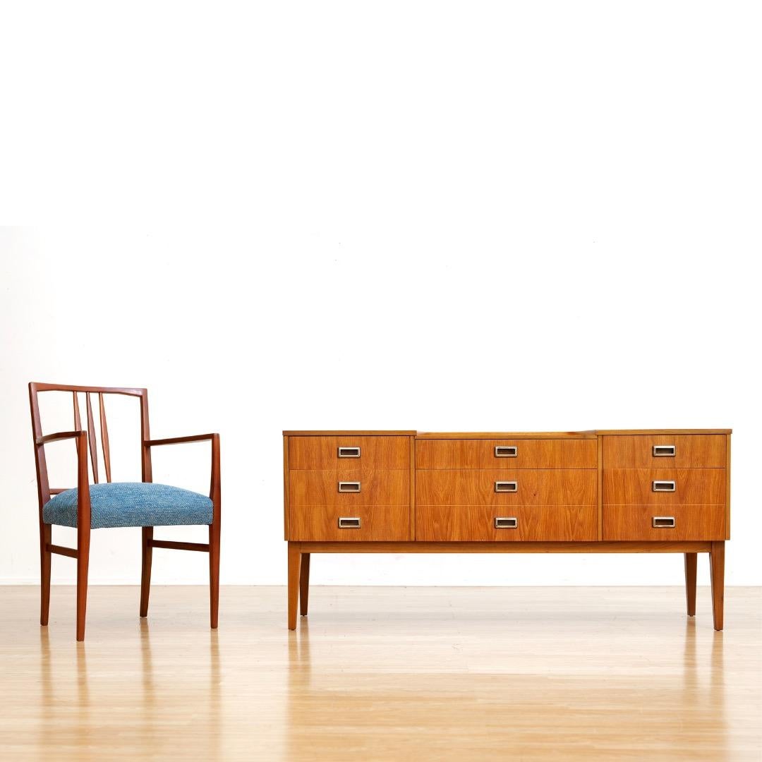 Comò in teak a sei cassetti del Medioevo in vendita 4