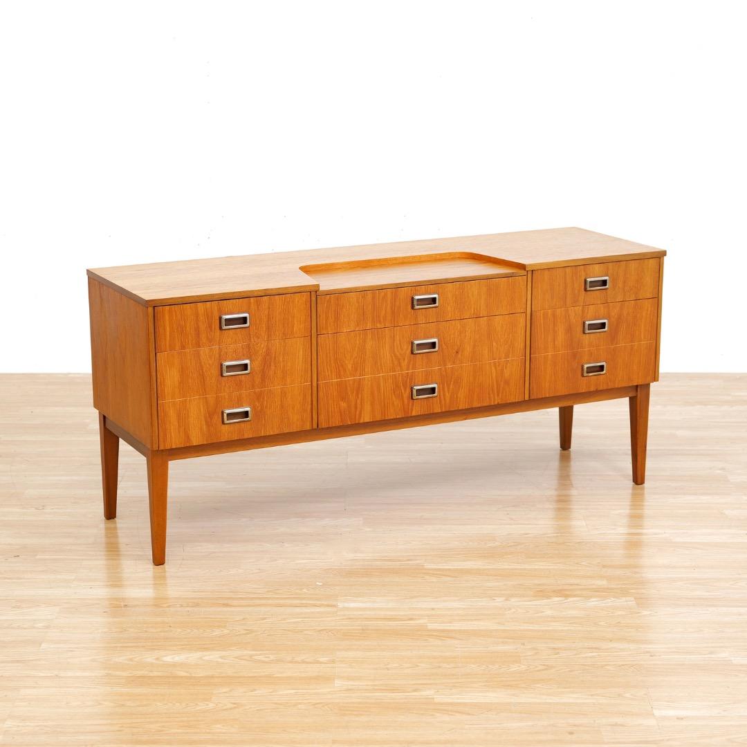 Mid-Century moderno Comò in teak a sei cassetti del Medioevo in vendita