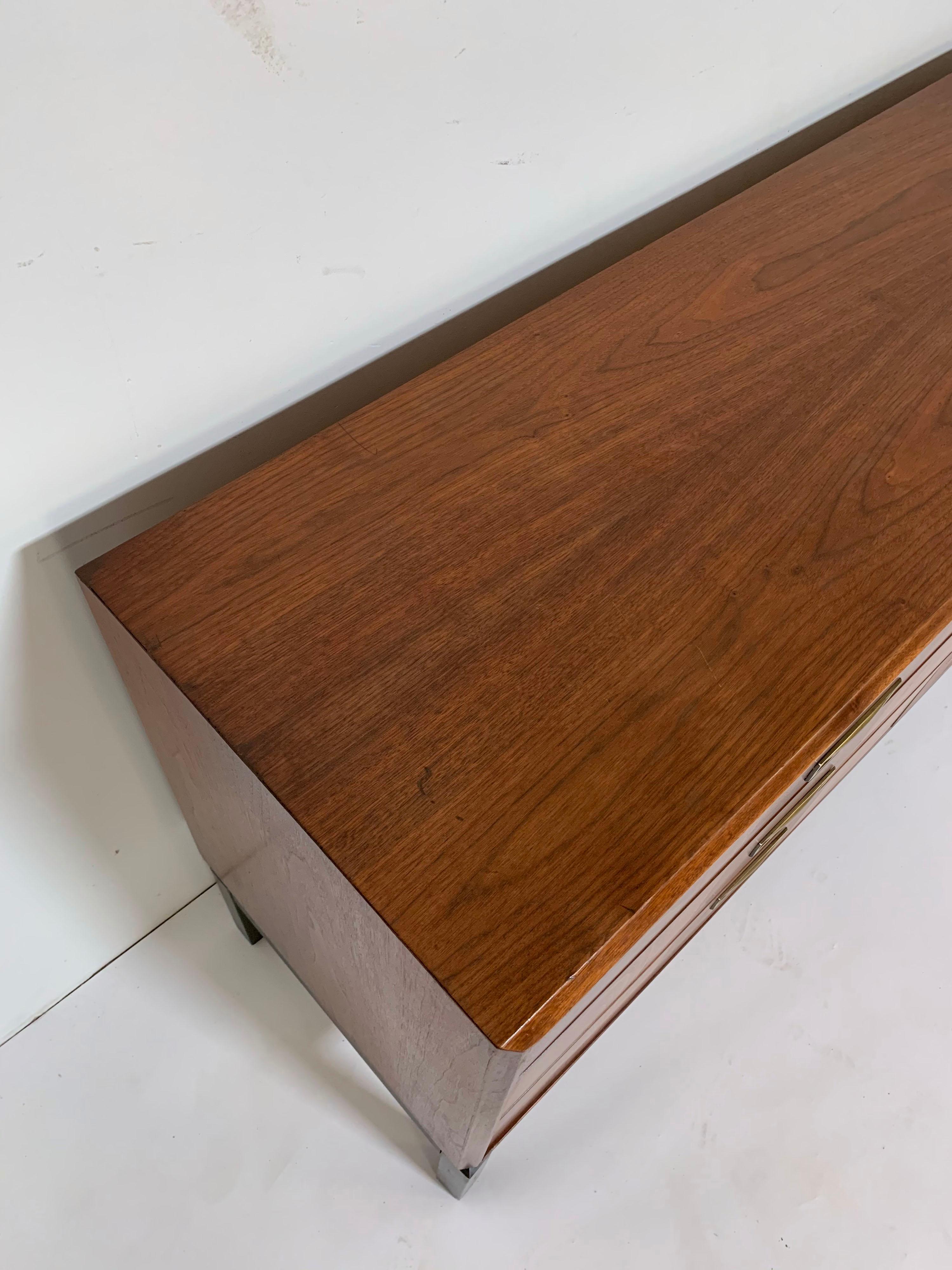 Midcentury Six-Drawer Walnut Dresser by Jack Cartwright for Founders circa 1970s 1