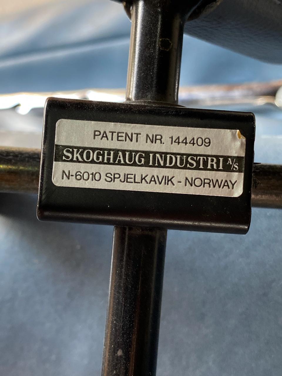 Fauteuils Skoghaug Industri en cuir:: milieu du siècle & poufs Norvège:: circa 1970 5