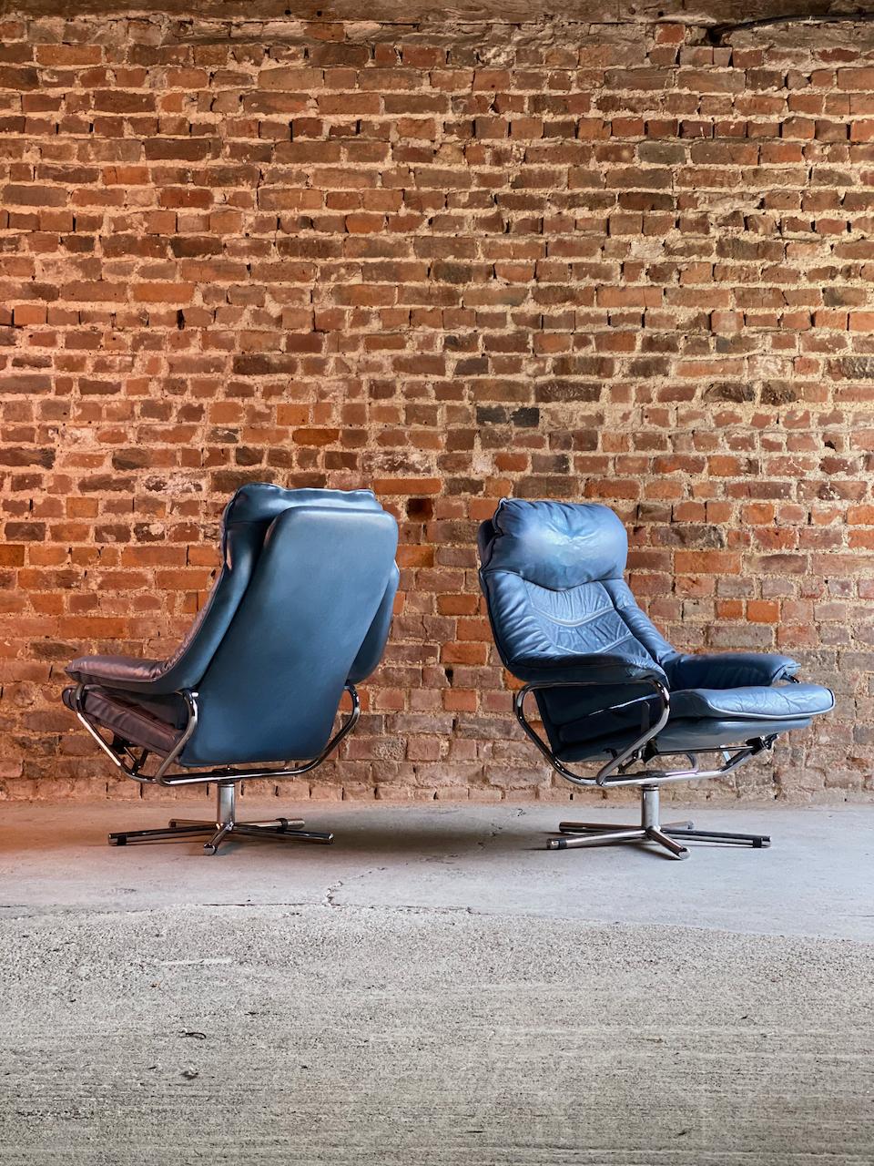 20ième siècle Fauteuils Skoghaug Industri en cuir:: milieu du siècle & poufs Norvège:: circa 1970