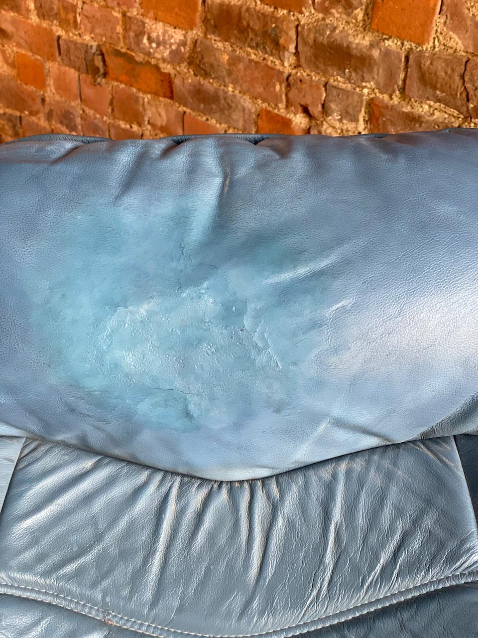 Fauteuils Skoghaug Industri en cuir:: milieu du siècle & poufs Norvège:: circa 1970 2