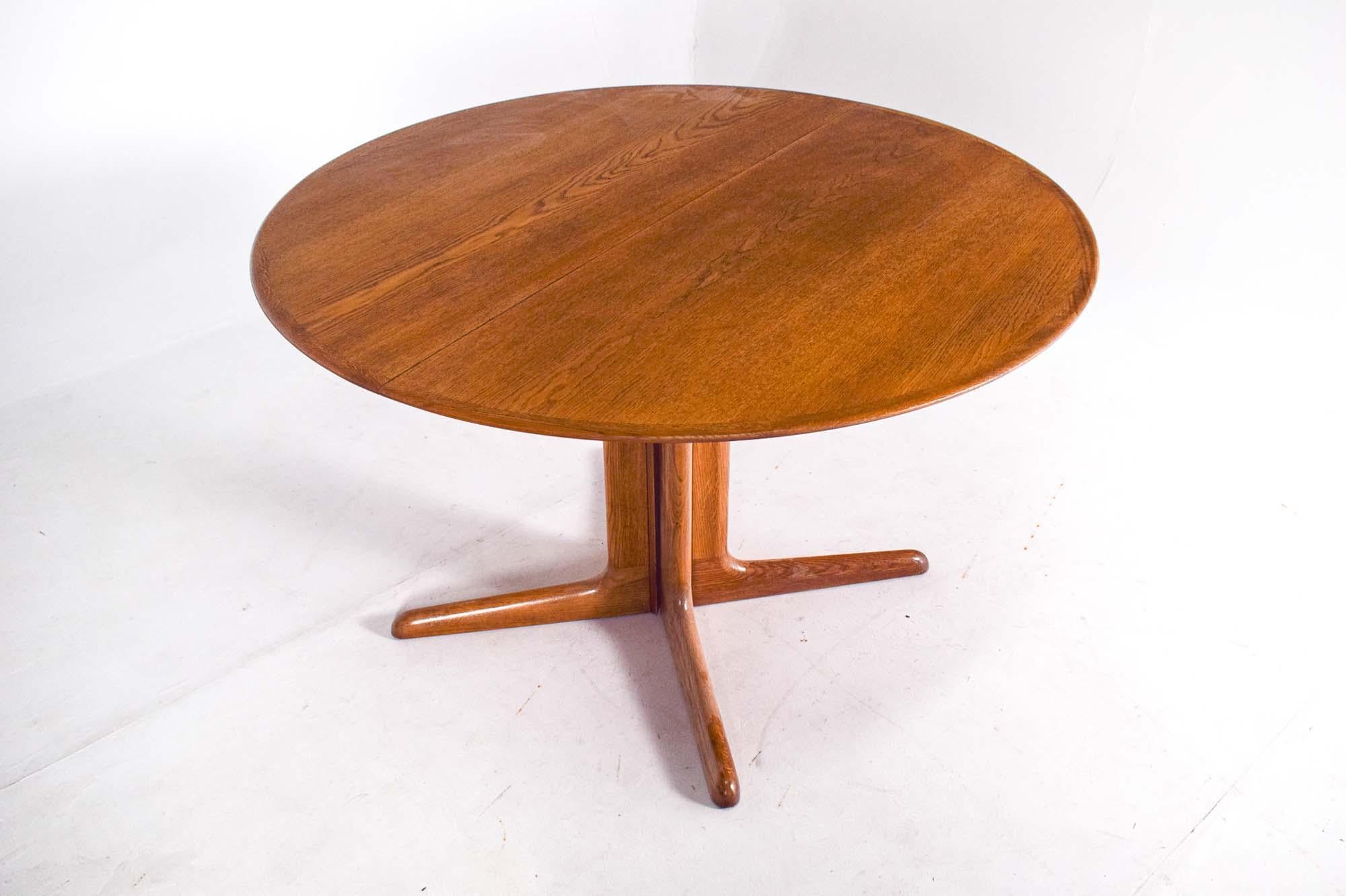 Mid-Century Skovby Oak Round Dining Table, 1960s In Good Condition In Lisboa, Lisboa