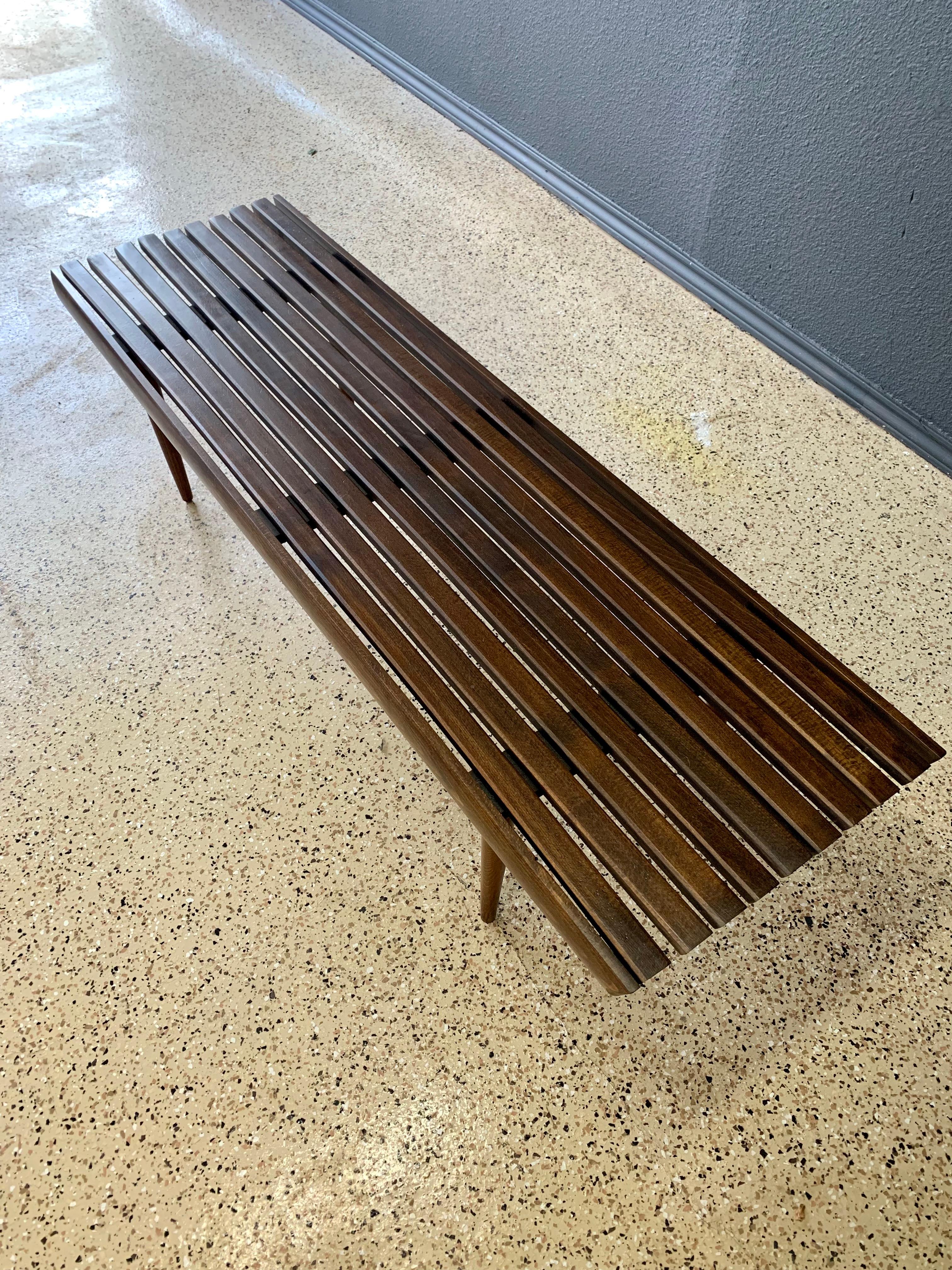 Bancos de listones de mediados de siglo Moderno de mediados de siglo en venta