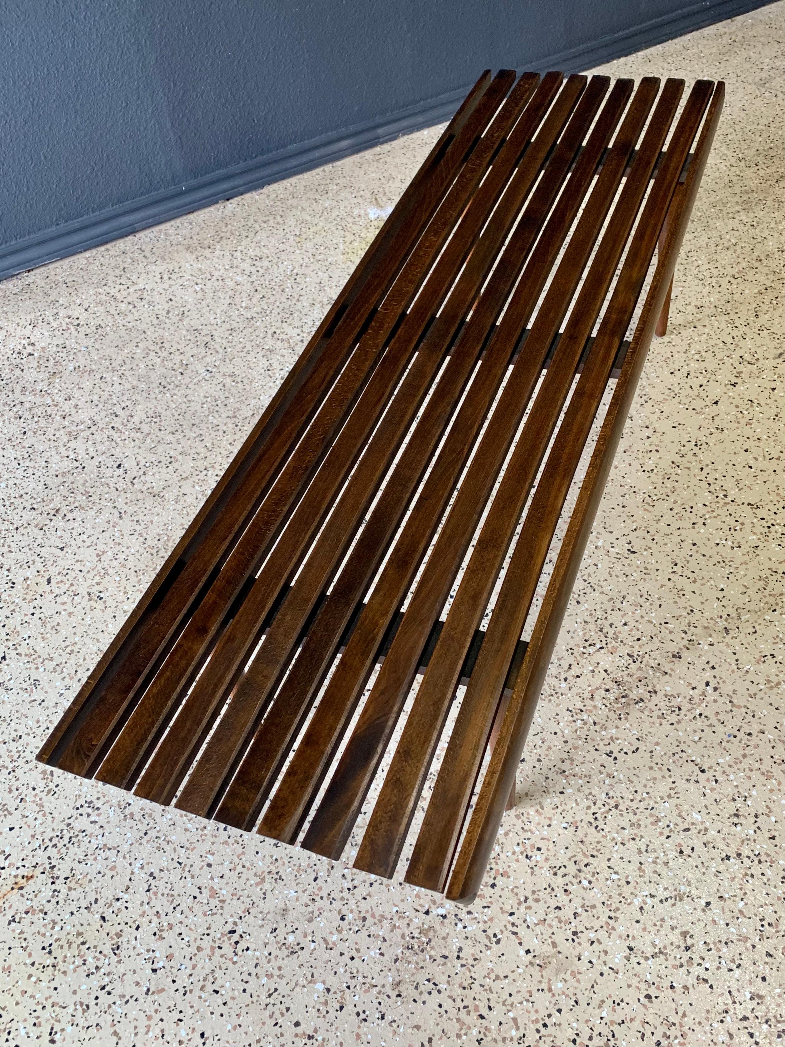 Bancos de listones de mediados de siglo Macedonio en venta