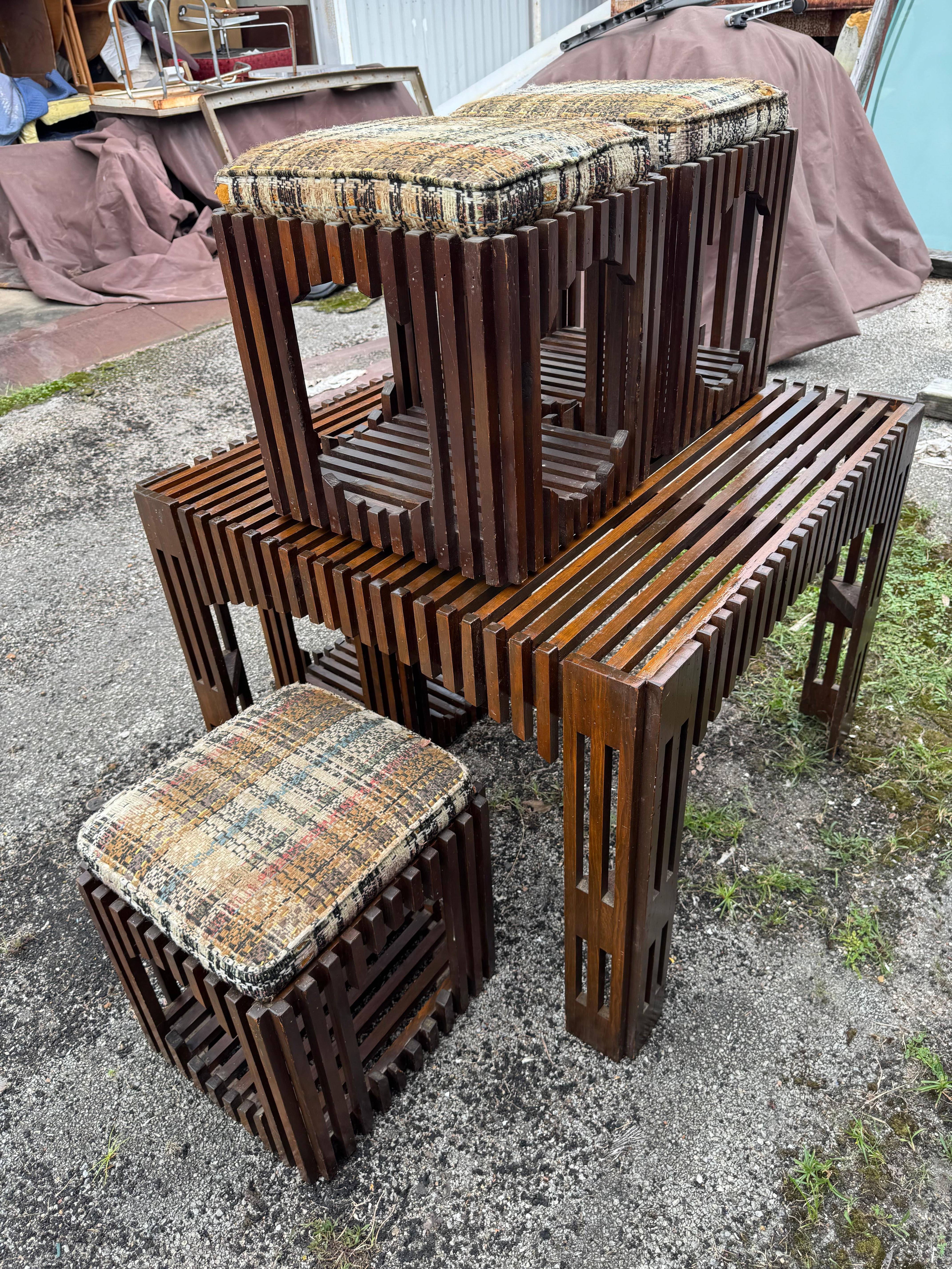 Mesa de comedor y taburetes de tablero de listones de mediados de siglo Estadounidense en venta