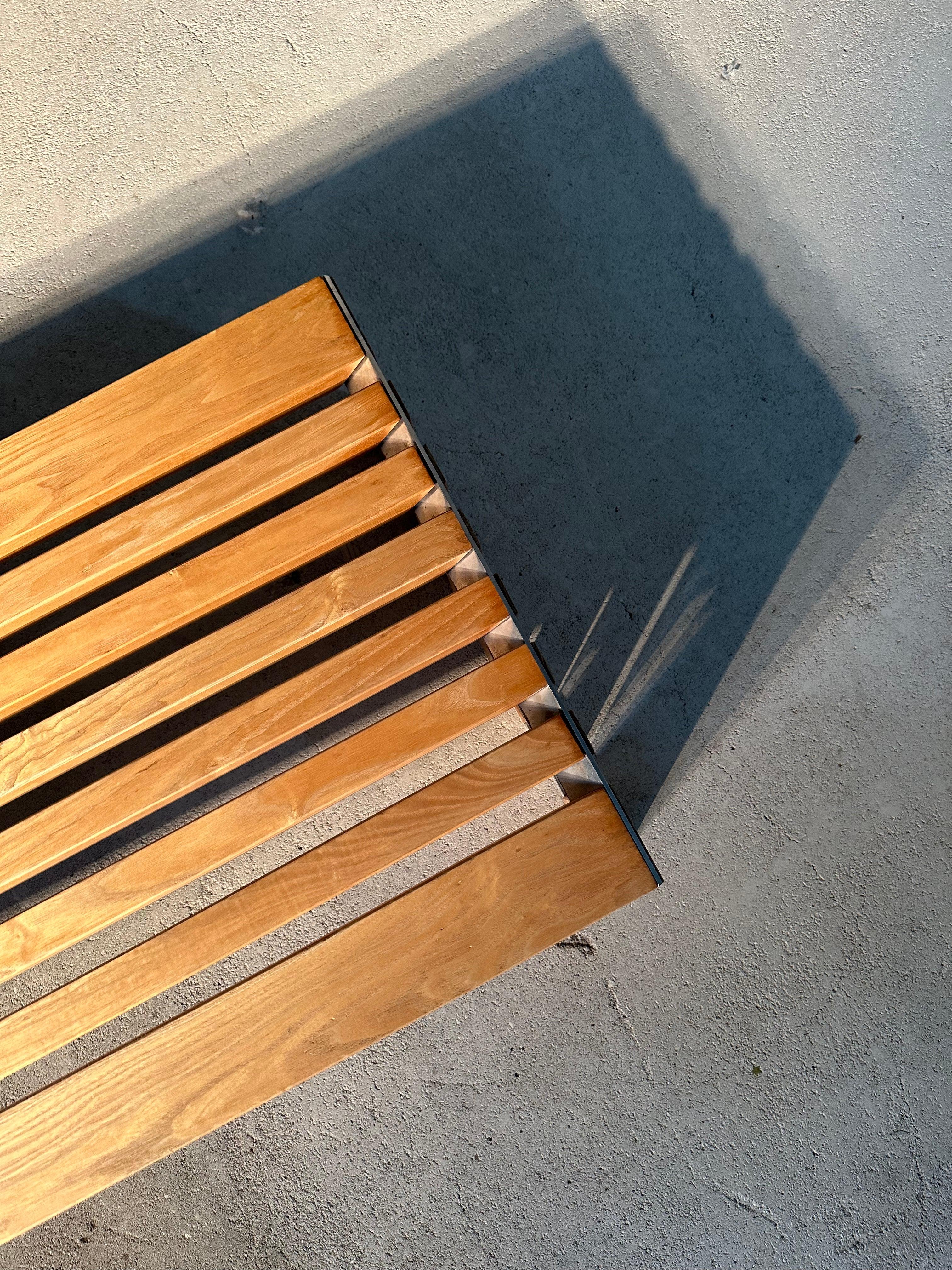 Slat bench from the ‘Passe-Par-Tout’ series designed by Walter Antonis for Spectrum, 1970s. Well constructed Dutch Design, super heavy quality. Can be used both as bench or coffee table. Remains in good condition with nice patination.