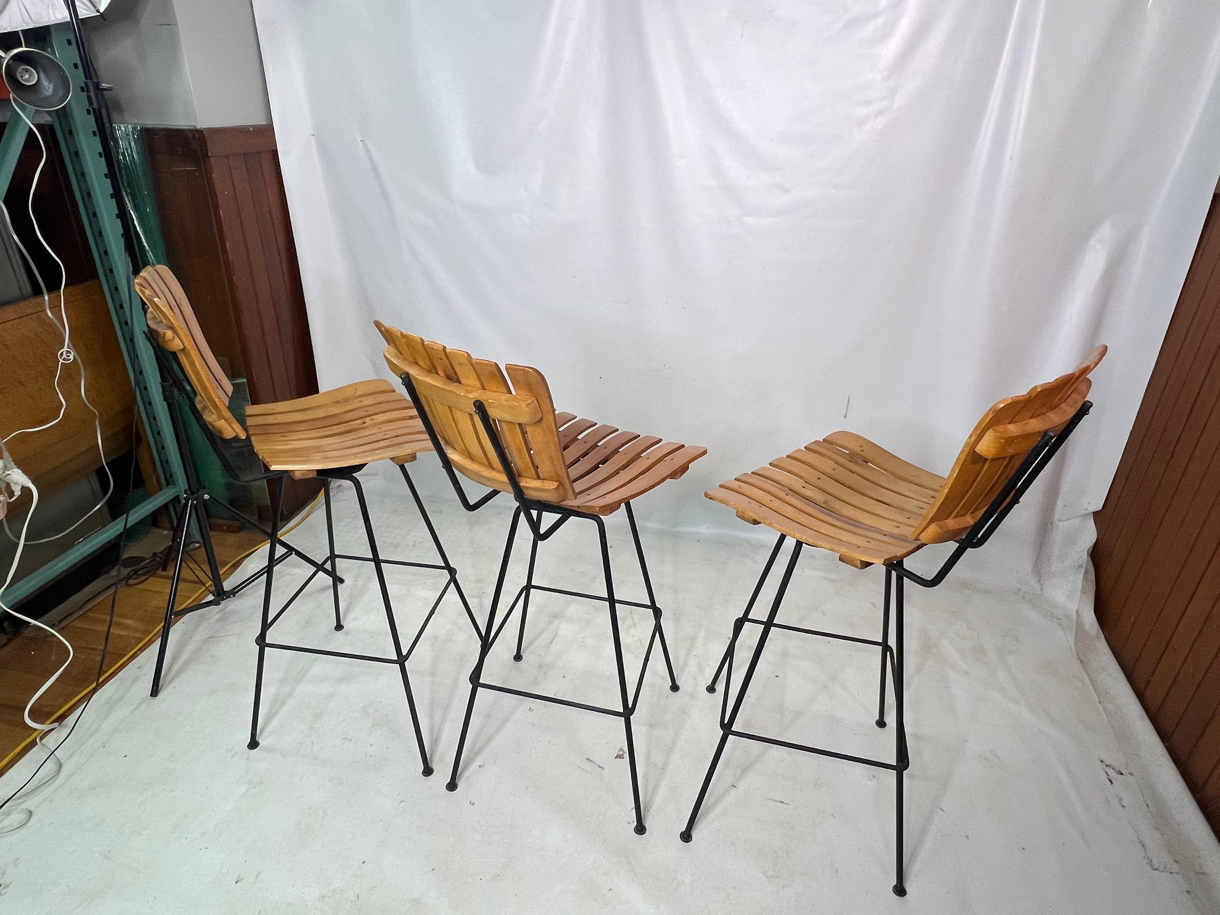 Tabourets de bar Arthur Umanoff à lattes du milieu du siècle dernier - Lot de 3 en vente 7