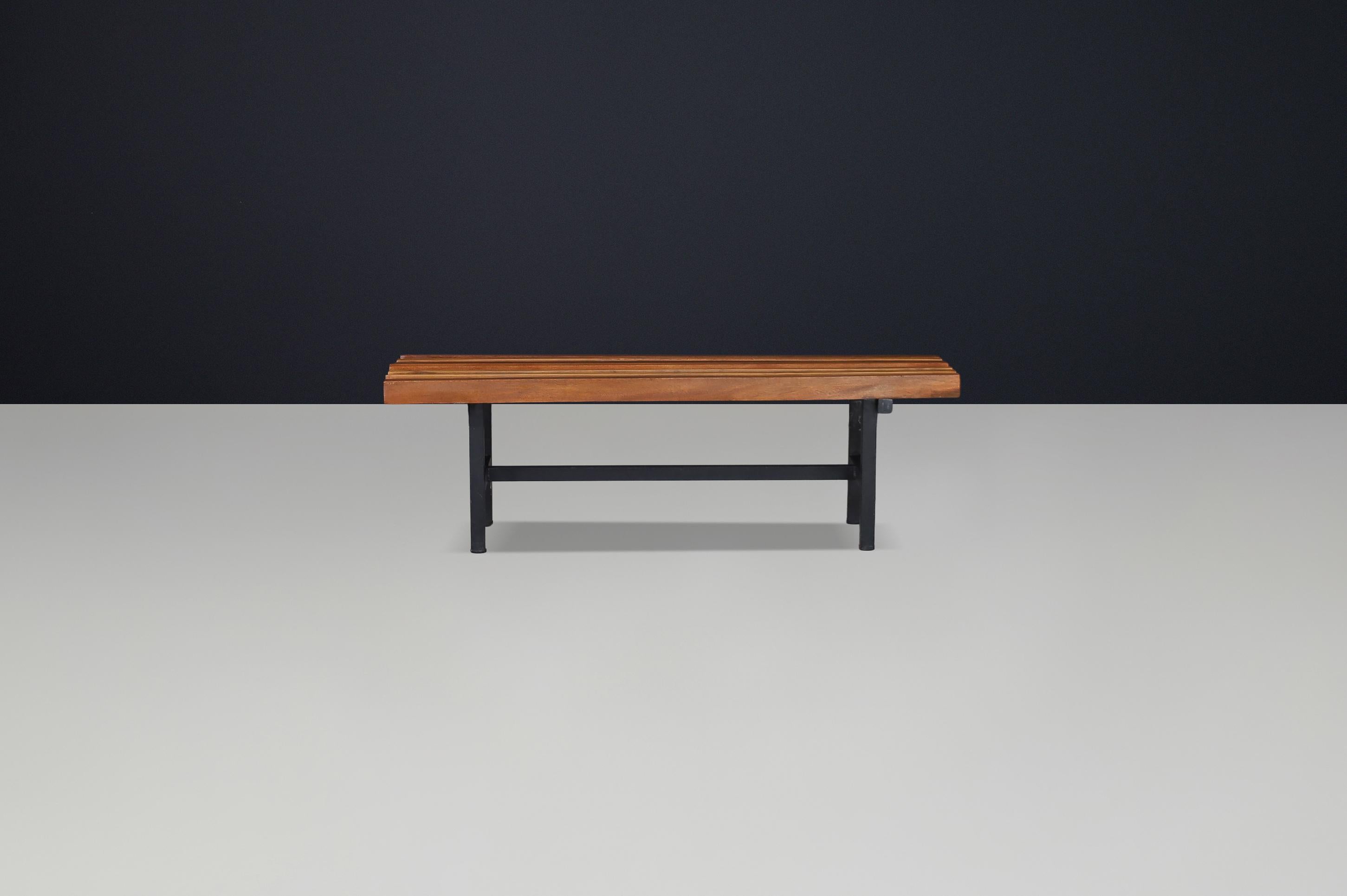 Mid-Century Slatted Teak and Metal Frame Bench, Italy, 1960s Four available. Moderno de mediados de siglo en venta