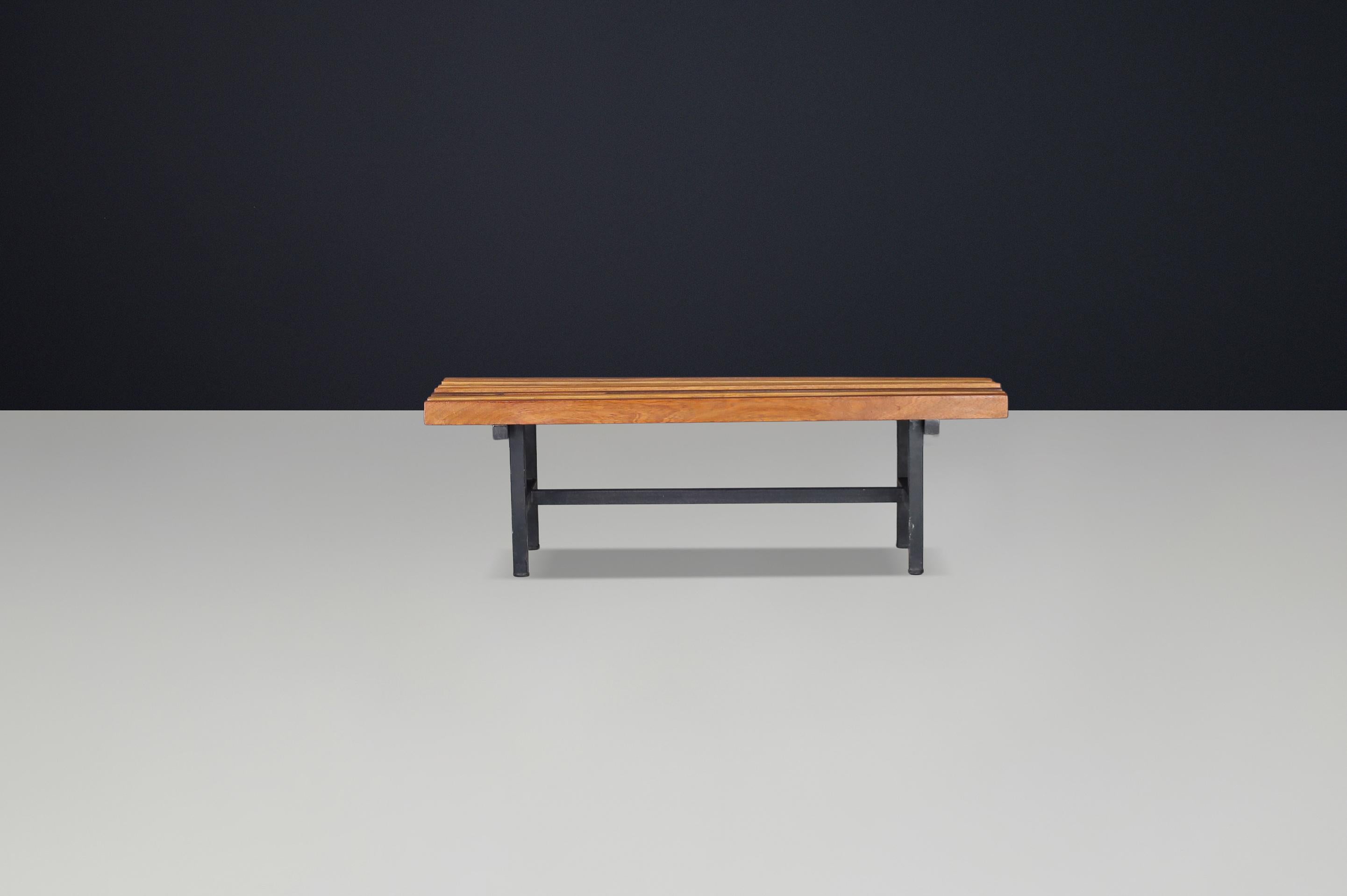 Mid-Century Slatted Teak and Metal Frame Bench, Italy, 1960s Four available. en Bueno estado para la venta en Almelo, NL