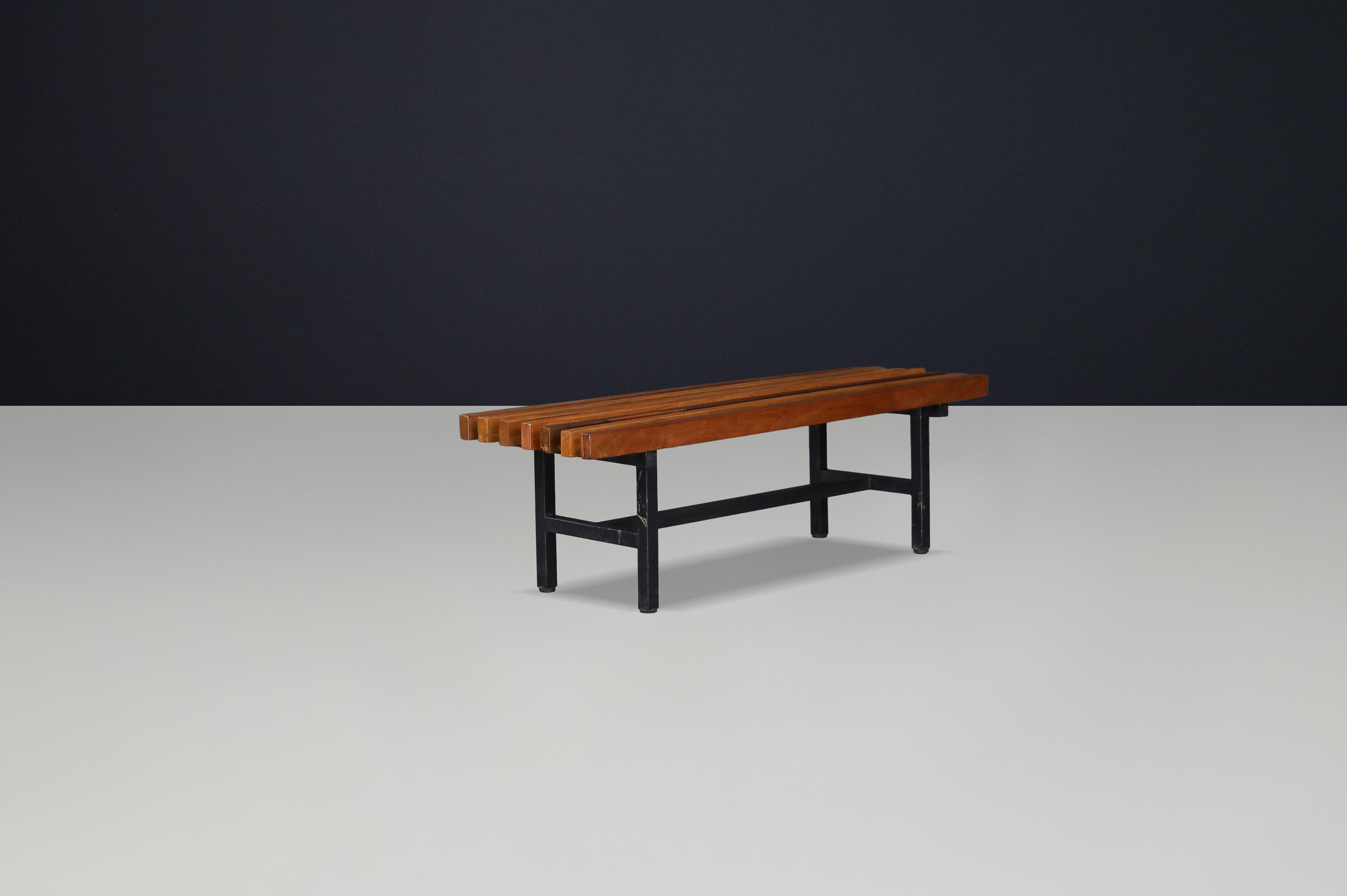 Mid-Century Slatted Teak and Metal Frame Bench, Italy, 1960s Four available. en venta 1