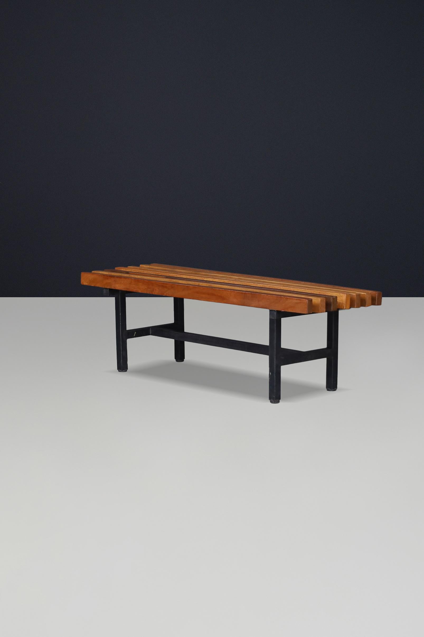 Mid-Century Slatted Teak and Metal Frame Bench, Italy, 1960s Four available. en venta 3