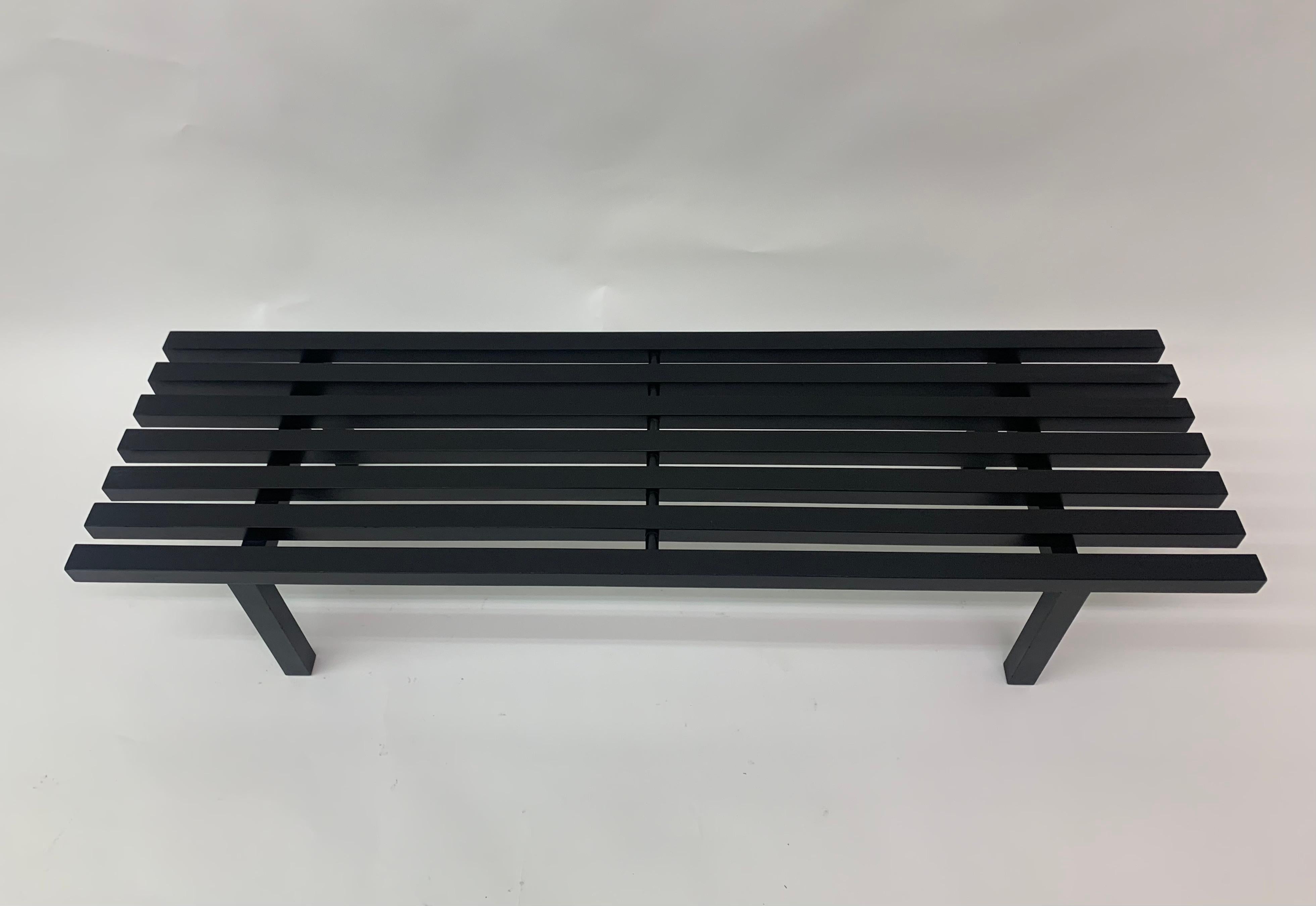Banc en bois à lattes du milieu du siècle, années 1970 en vente 1
