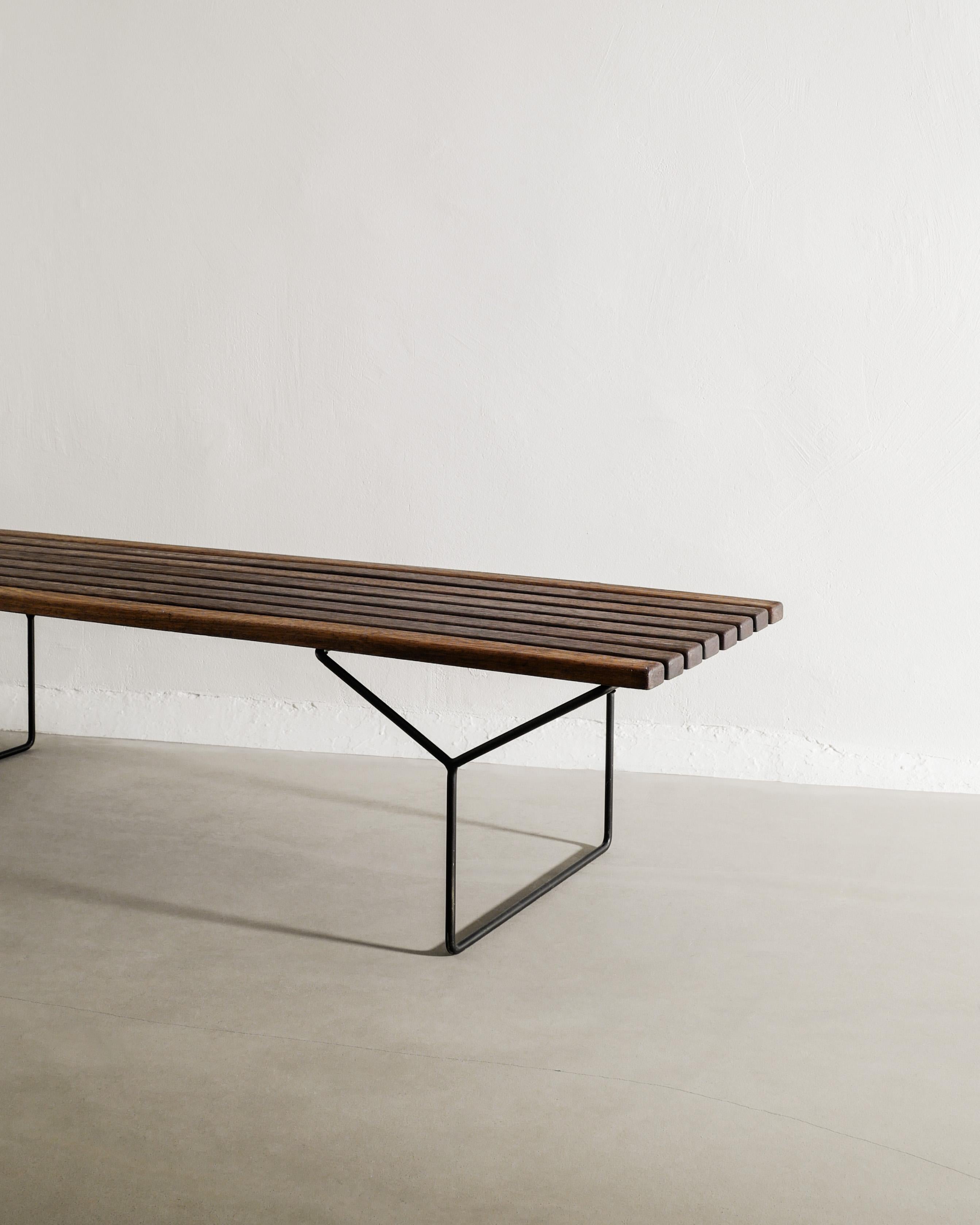 Europeo Panchina in legno di teak frantumato del Mid Century di Harry Bertoia per Knoll International in vendita