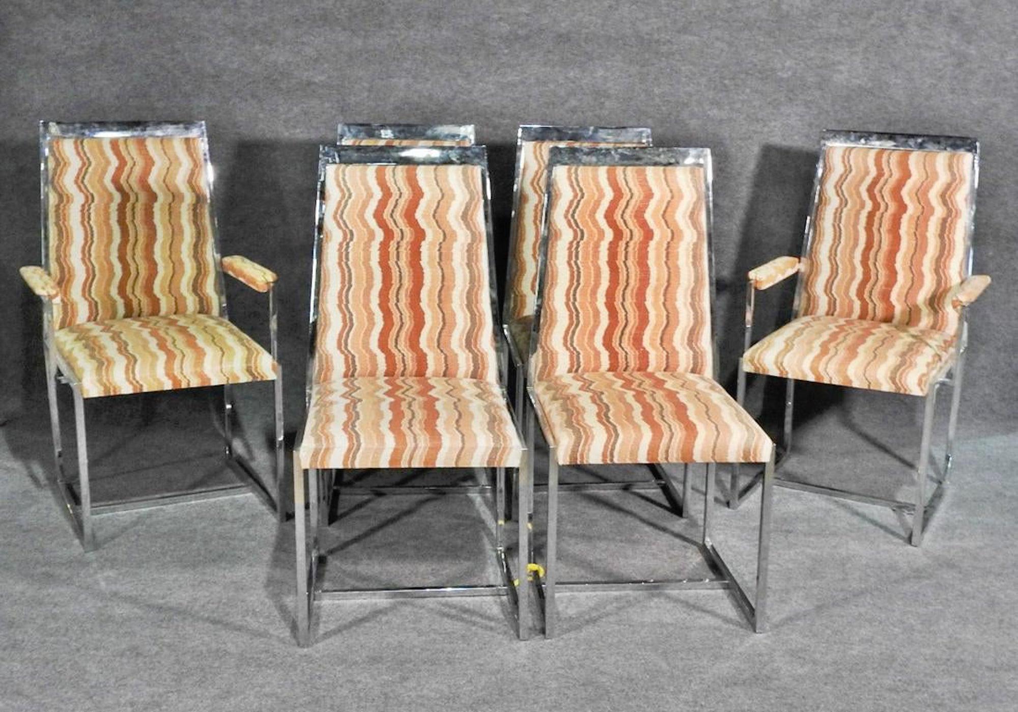 Ensemble de six chaises de salle à manger de style Milo Baughman avec des cadres en chrome poli.
(Veuillez confirmer l'emplacement de l'article - NY ou NJ - avec le concessionnaire).
 