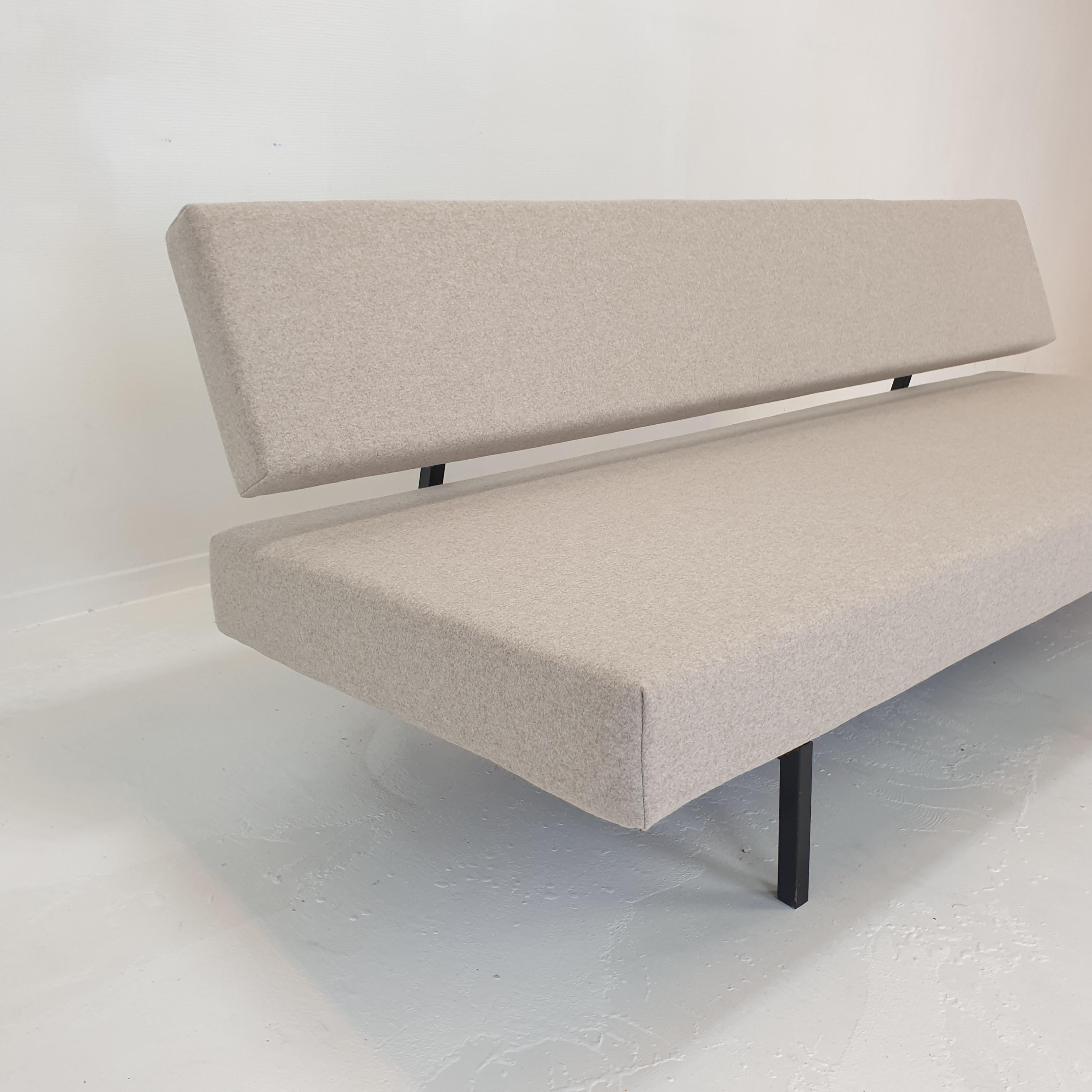 Mid Century Sleeping Sofa by Martin Visser for 't Spectrum, 1960s For Sale 5