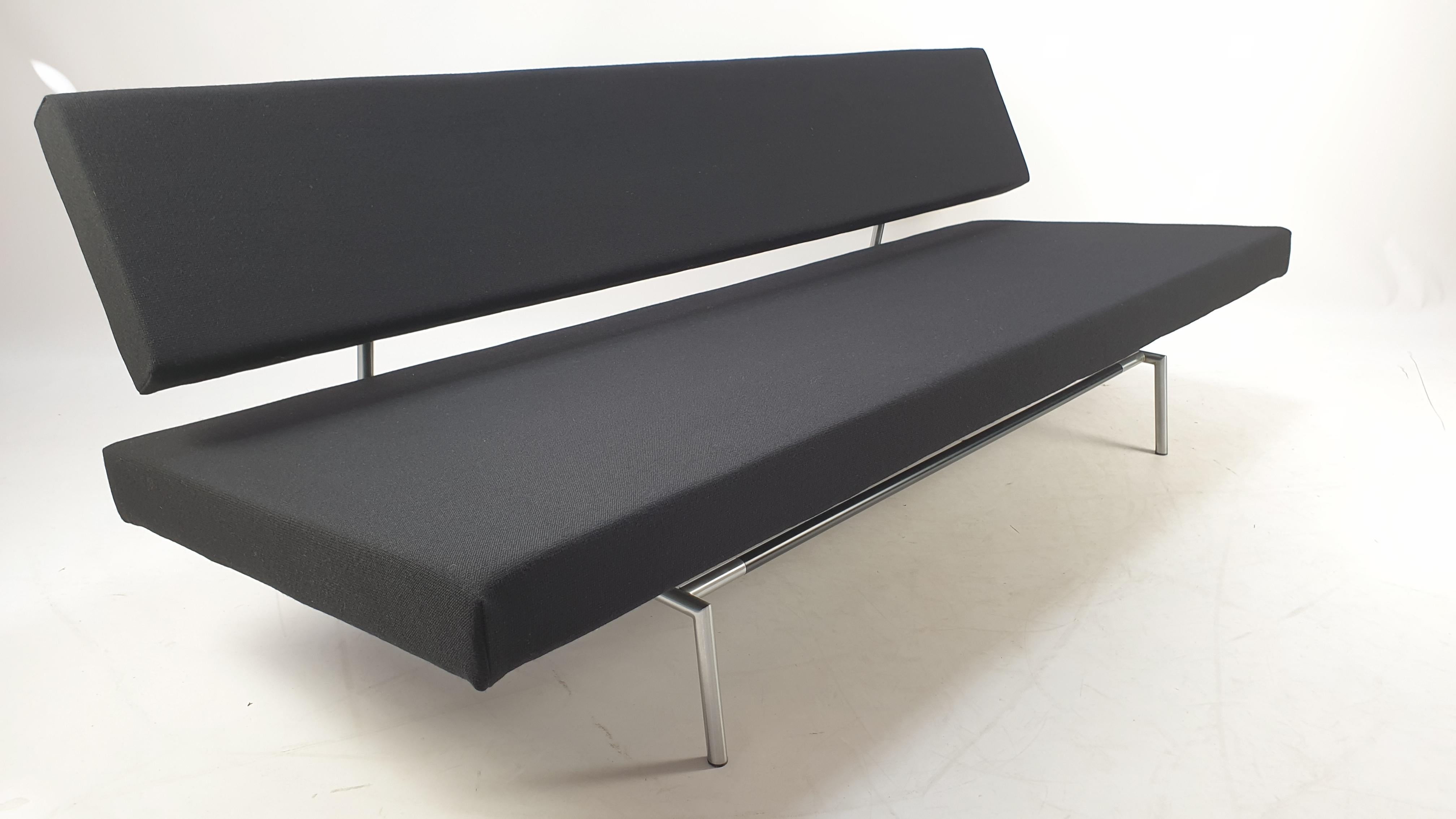 Sleeping sofa, designed by the famous Martin Visser in the 60's. Fabricated by 't Spectrum, The Netherlands. 
This is the BR02 edition, with round feet. 

Simple high quality metal structure with maximum comfort. 

Just restored with new foam