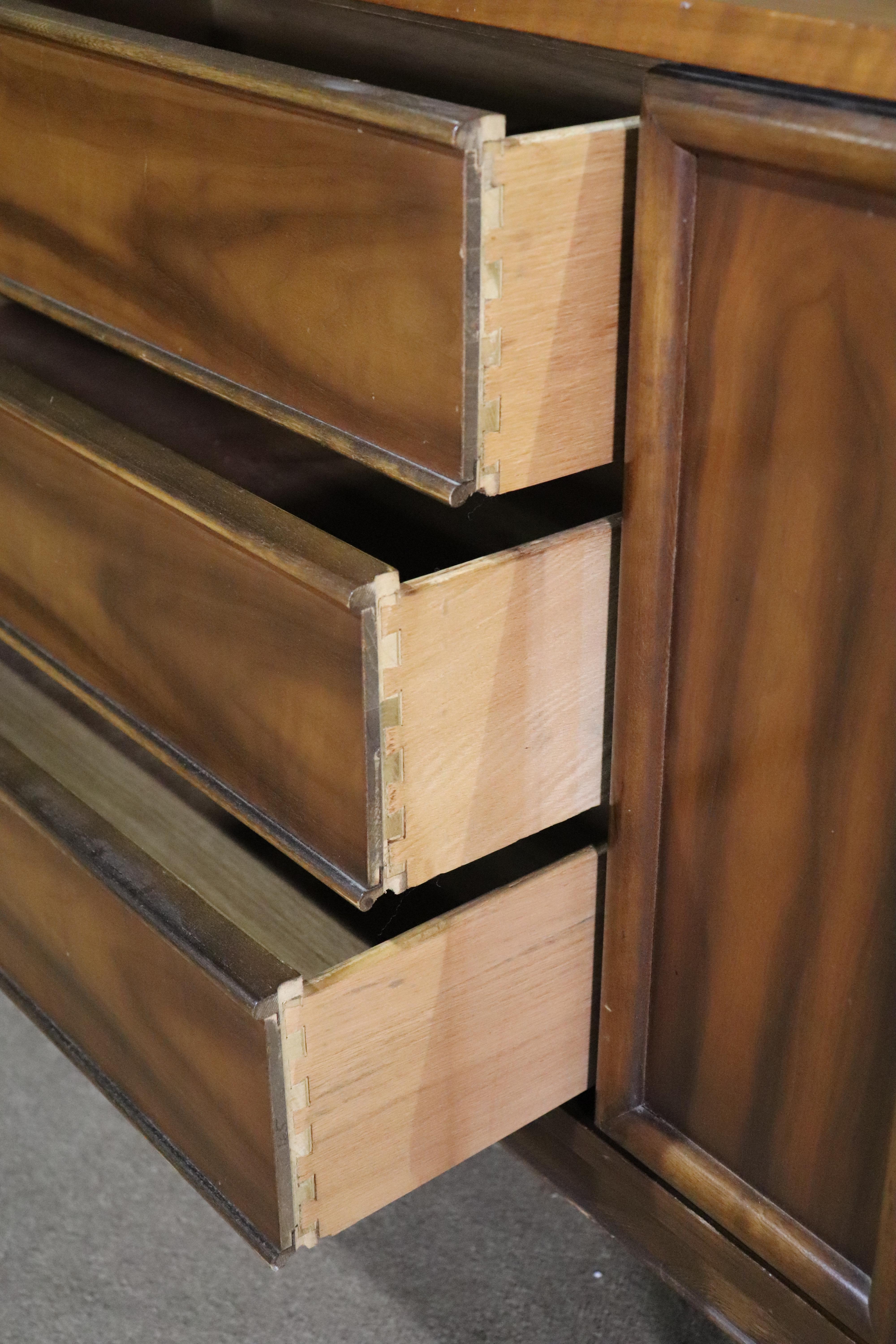 Mid-Century Sliding Door Dresser For Sale 7