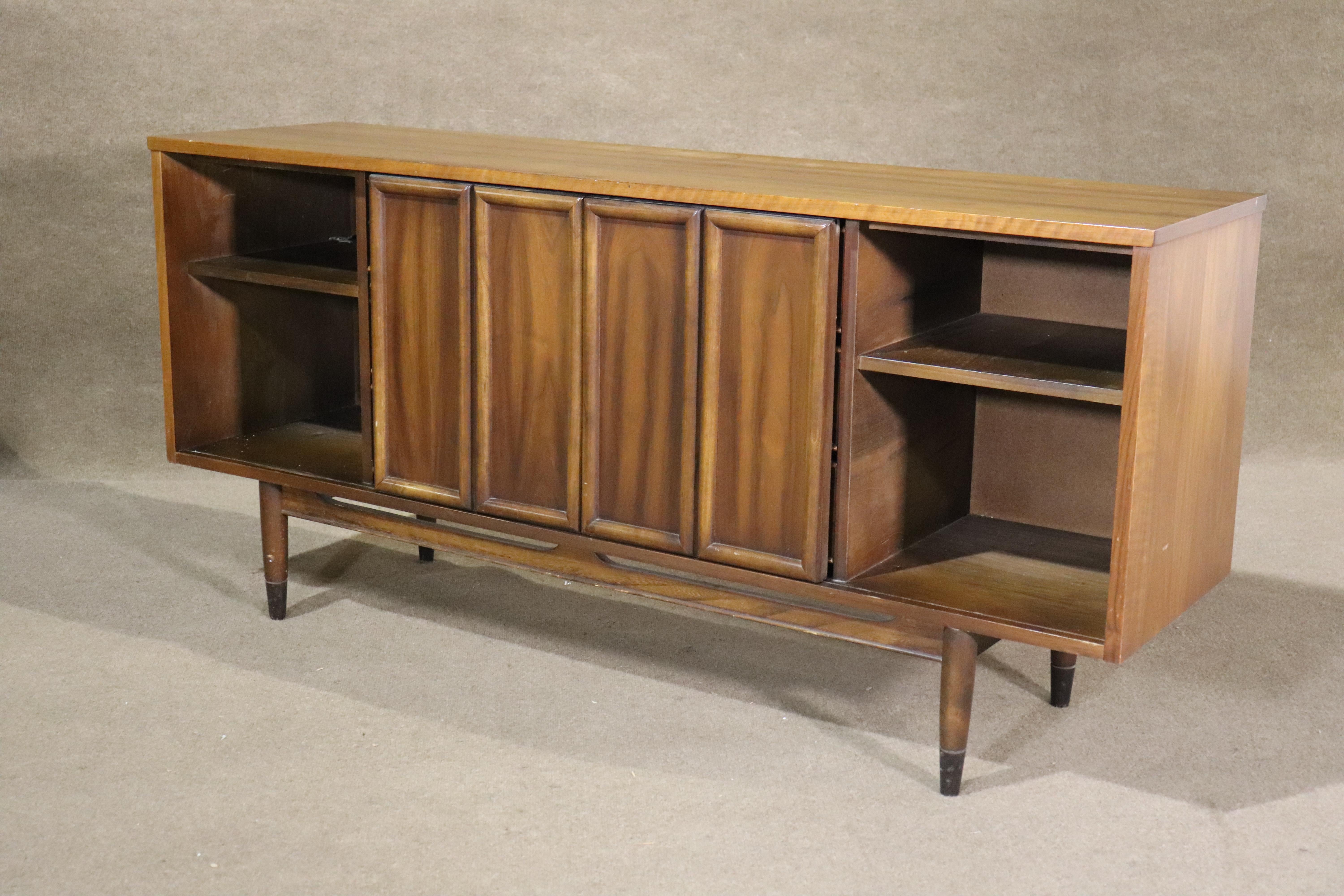 Mid-Century Modern Mid-Century Sliding Door Dresser For Sale