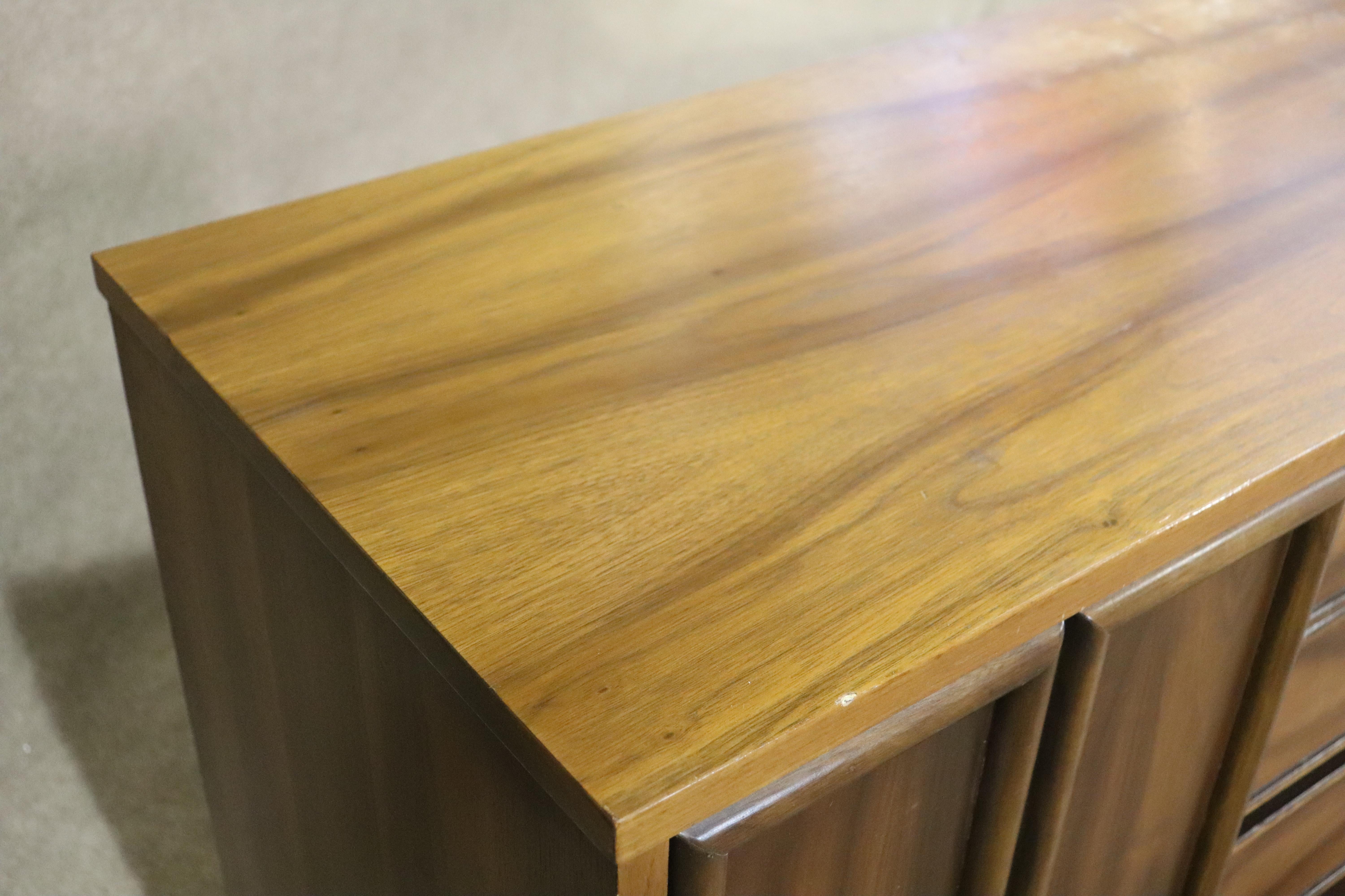 Mid-Century Sliding Door Dresser For Sale 3