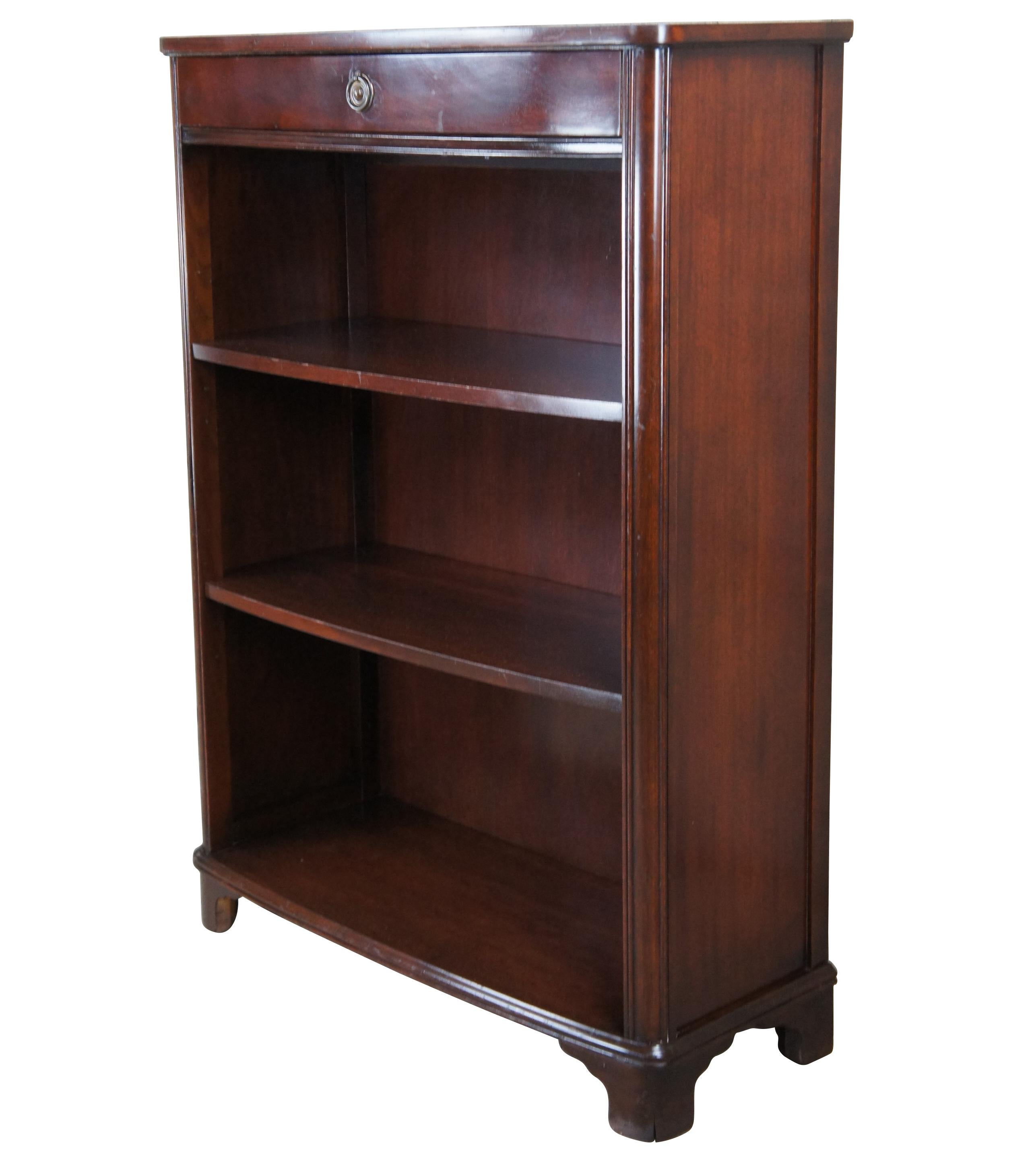 Sligh-Lowry petite mahogany bookcase or console, circa 1960s. Features a petite rectangular form with two adjustable shelves and an upper dovetailed drawer with a brass sheraton style pull. Great for use in an entryway, living room or library.