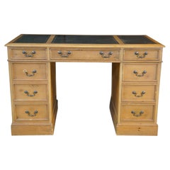 Mid Century Sligh Pine Tooled Leather Top Kneehole Office Library Writing Desk