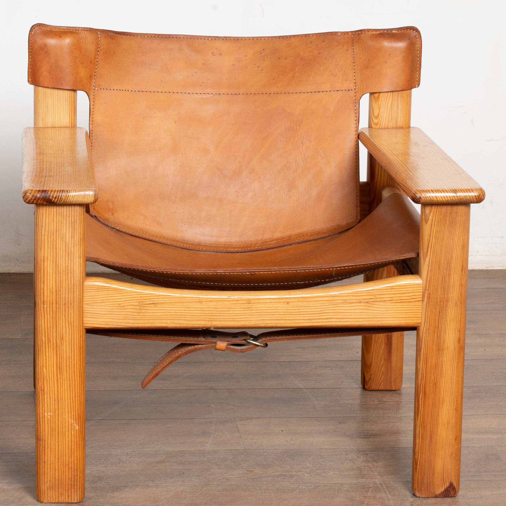 Svedese Mid Century Sling Back Leather Lounge Chair, Sweden in vendita