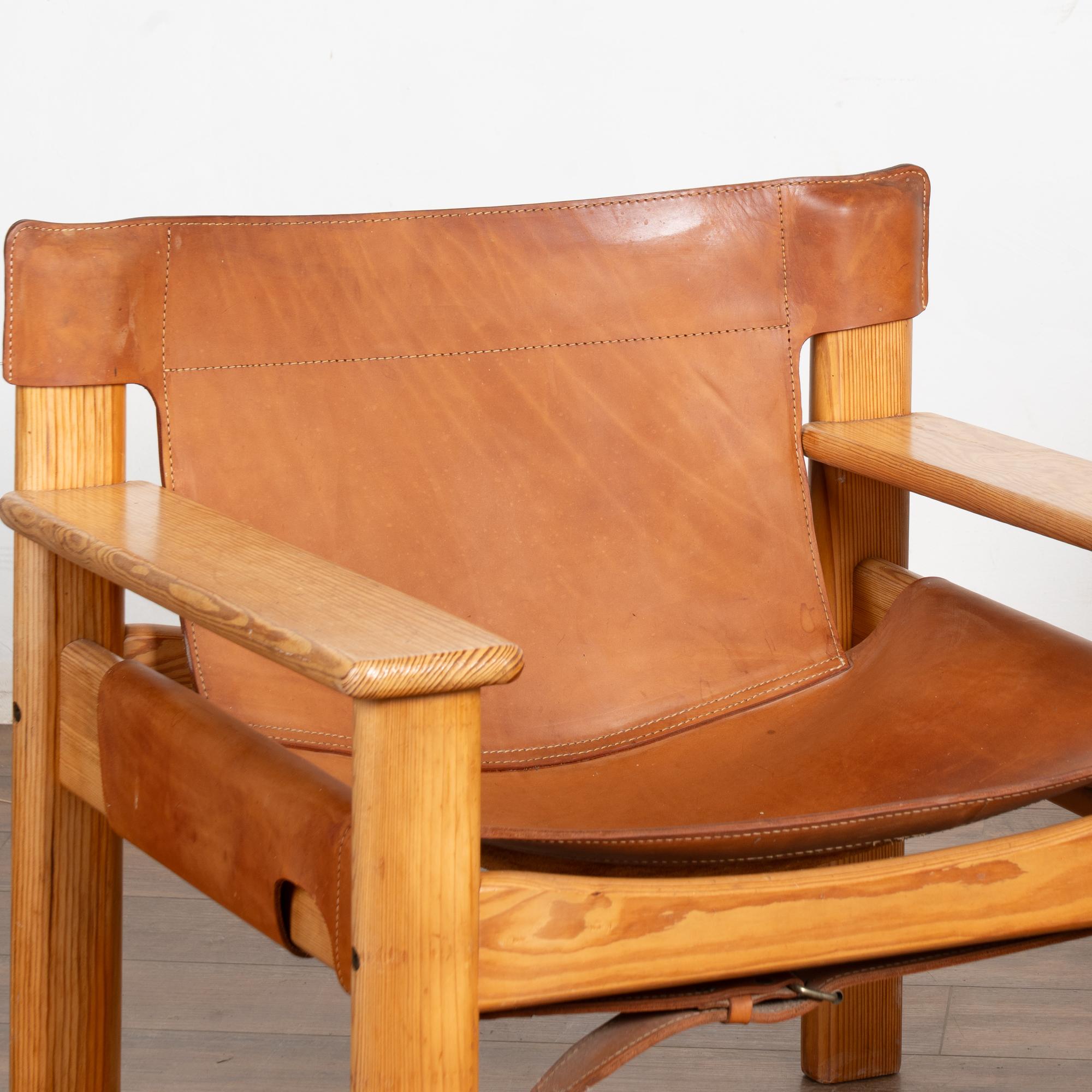 Mid Century Sling Back Leather Lounge Chair, Sweden In condizioni buone in vendita a Round Top, TX