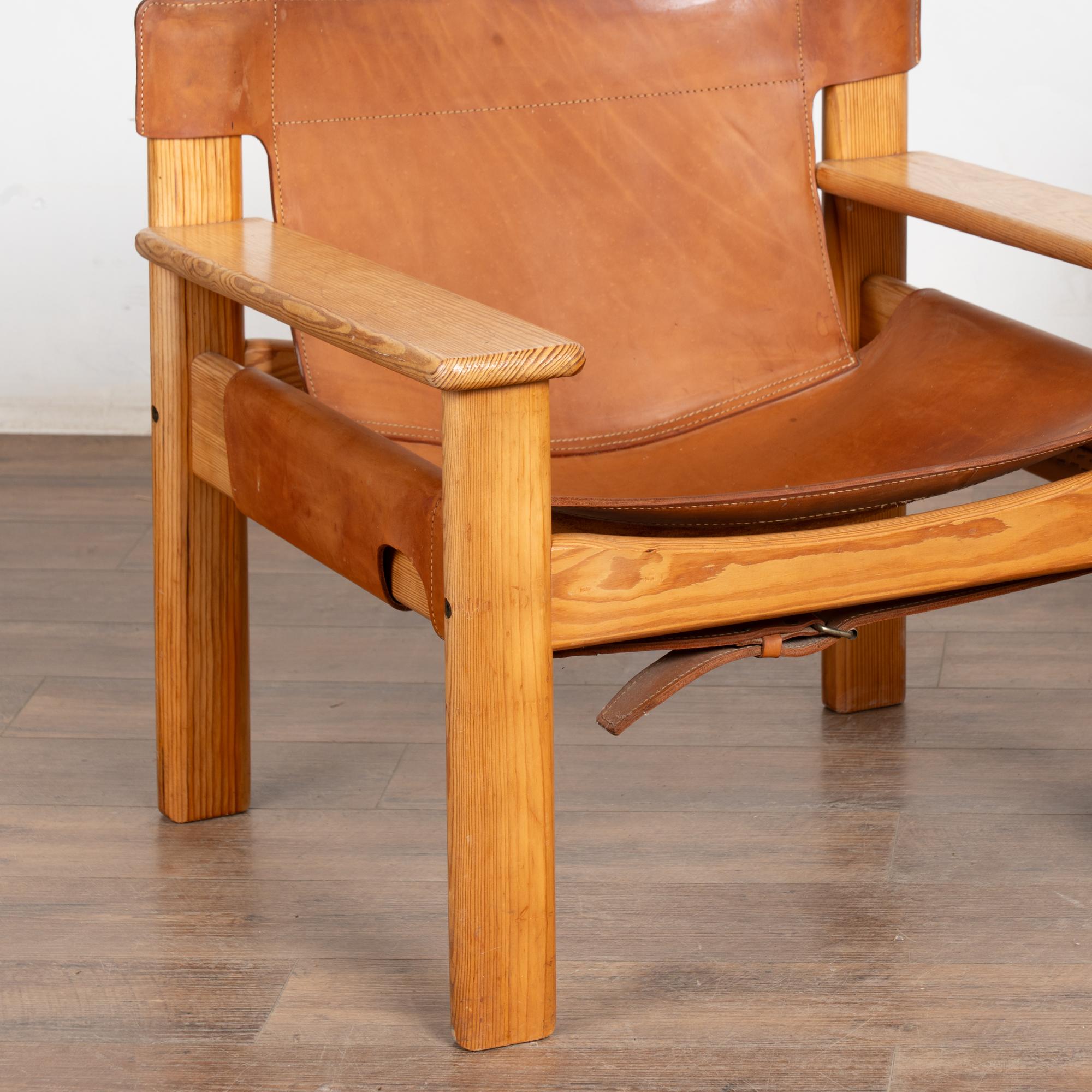 XX secolo Mid Century Sling Back Leather Lounge Chair, Sweden in vendita