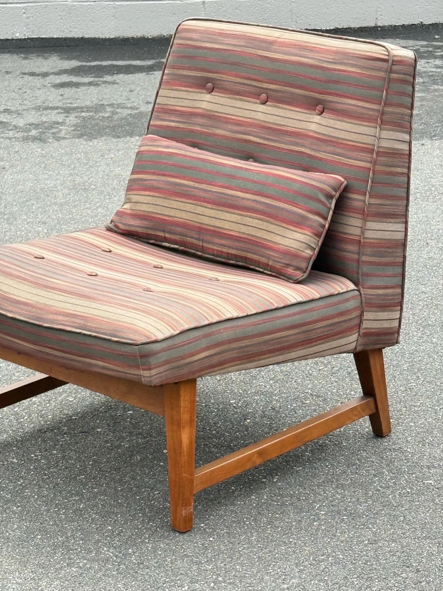 Sillas Slipper de Mediados de Siglo Atribuidas a Edward Wormley para Dunbar - un Par Tela en venta