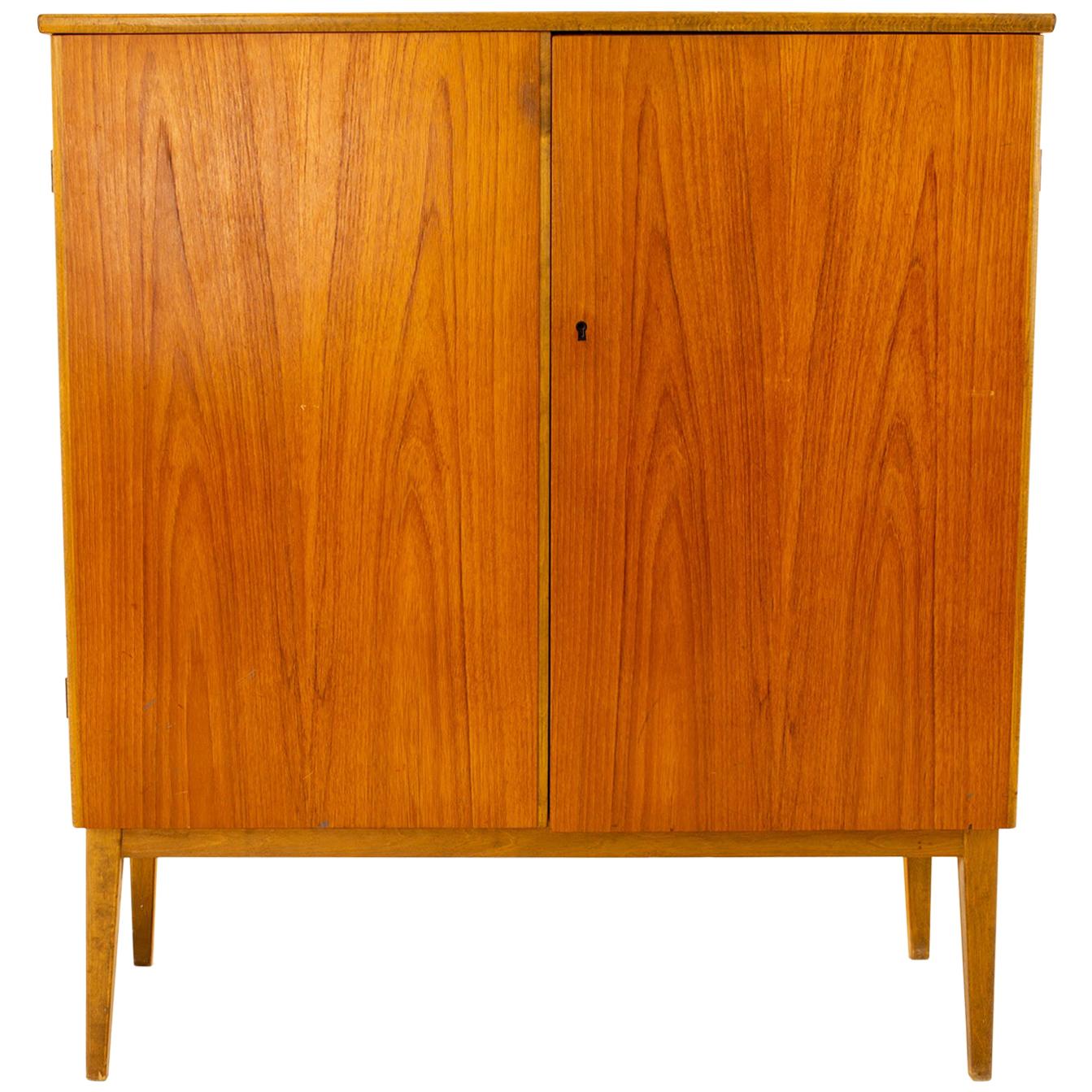 MidCentury Modern Buffet; Metz Furniture "Contempora" Line For Sale at