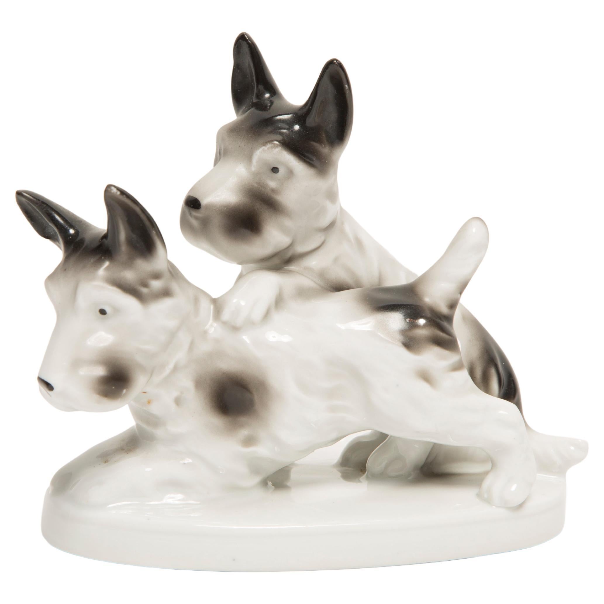 Petite sculpture de chiens terriers noirs et blancs du milieu du siècle, Italie, années 1960