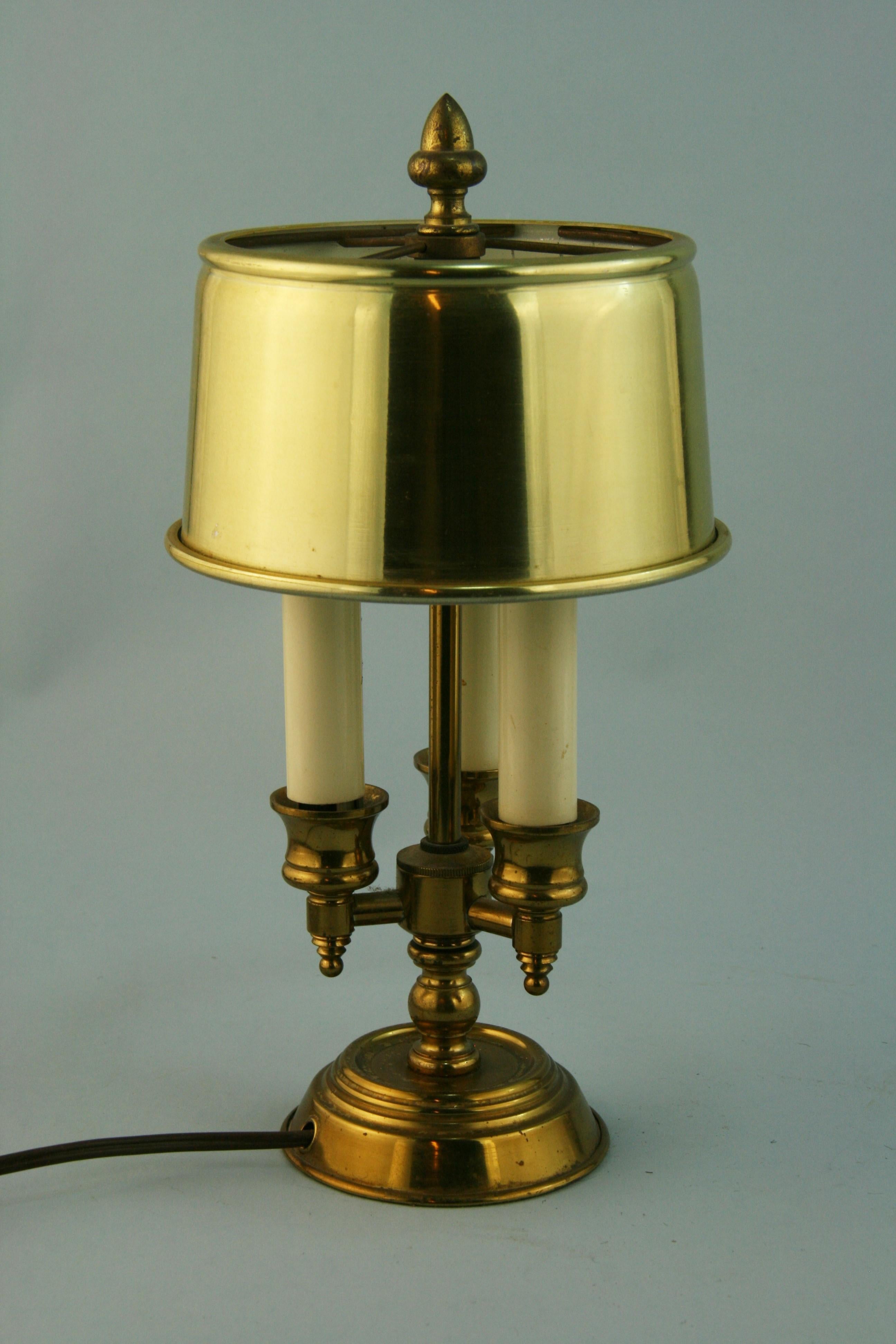 Mid Century Brass three light bouillotte table lamp with inline switch
Takes 3 40 watt candelabra based bulbs
Original wiring in working condition.