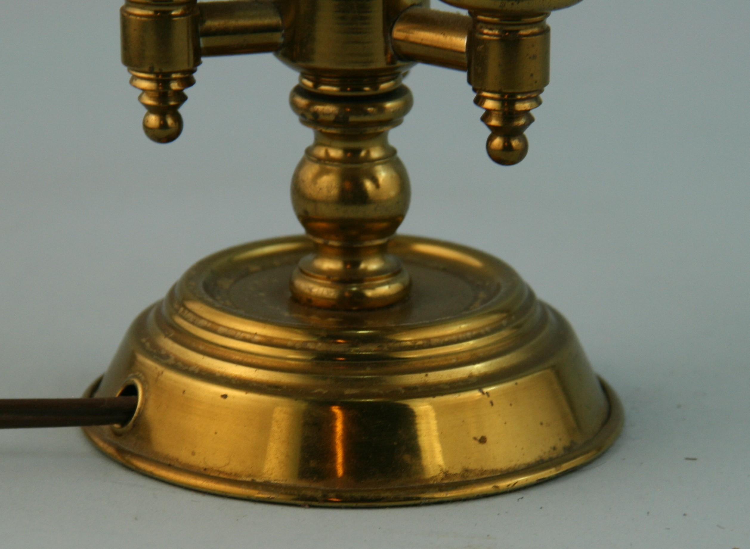 Kleine Bouillotte-Tischlampe aus Messing aus der Mitte des Jahrhunderts (Ende des 20. Jahrhunderts) im Angebot
