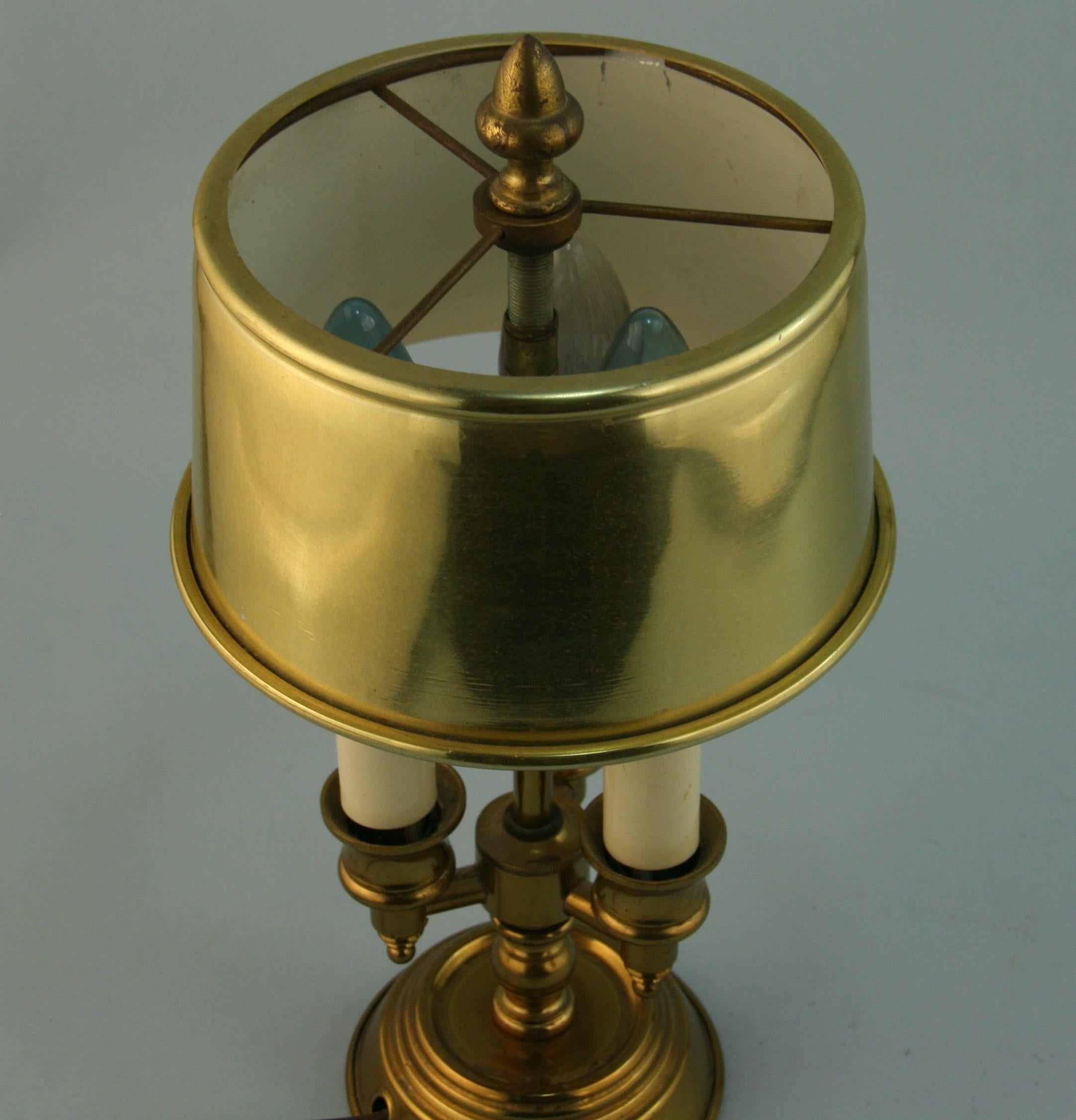 Kleine Bouillotte-Tischlampe aus Messing aus der Mitte des Jahrhunderts im Angebot 1